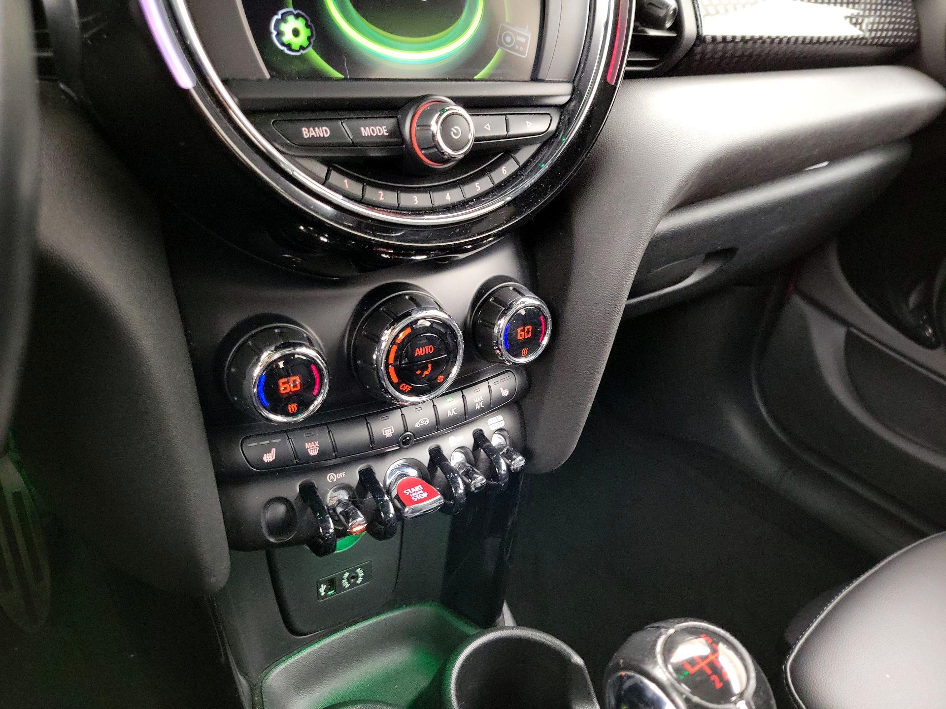 Thumbnail: 2018 MINI Cooper Hardtop - 15