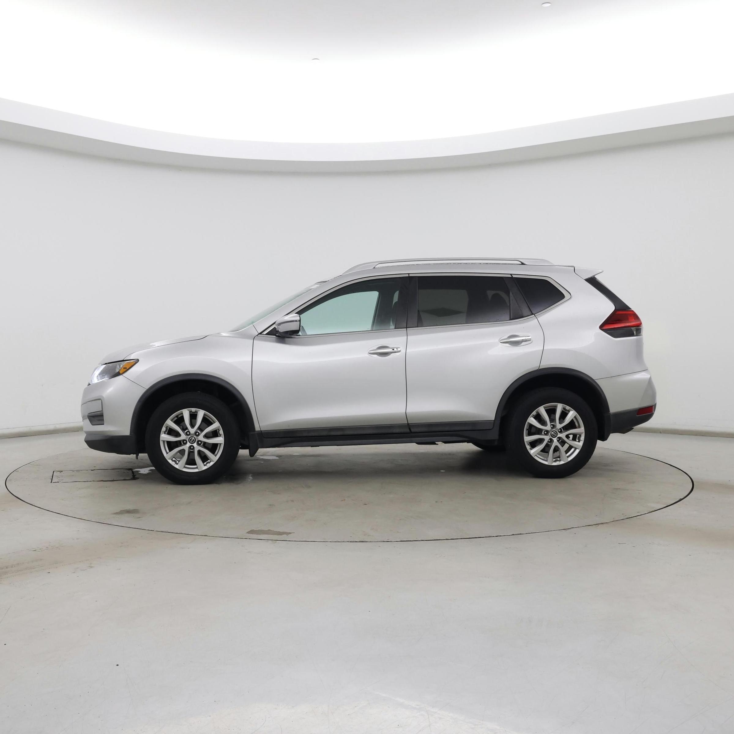 Thumbnail: 2017 Nissan Rogue - 3