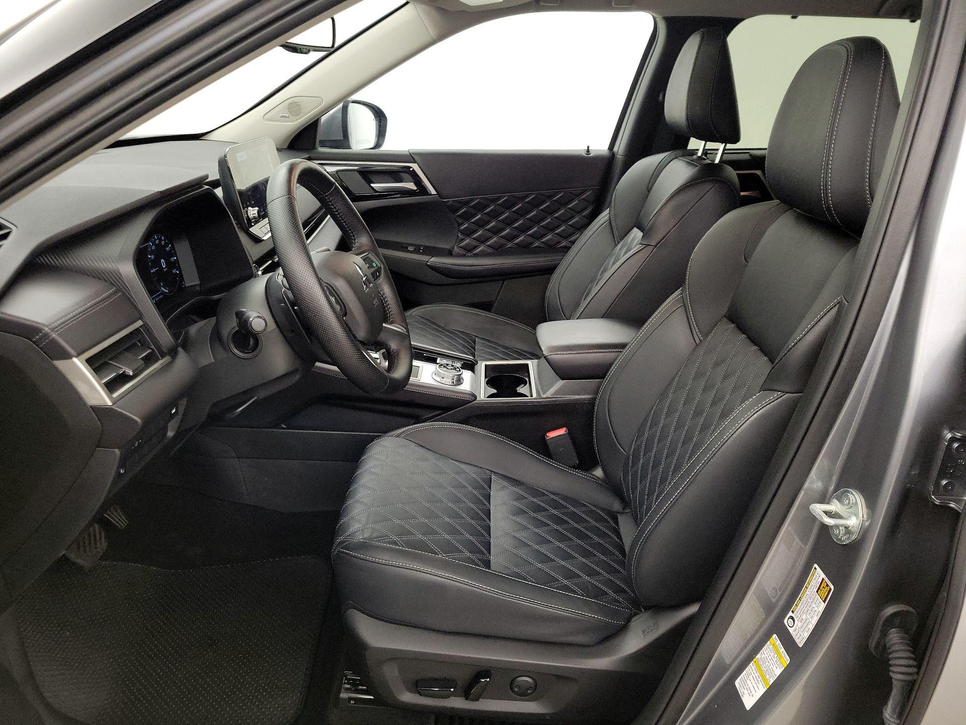 Thumbnail: 2024 Mitsubishi Outlander - 11