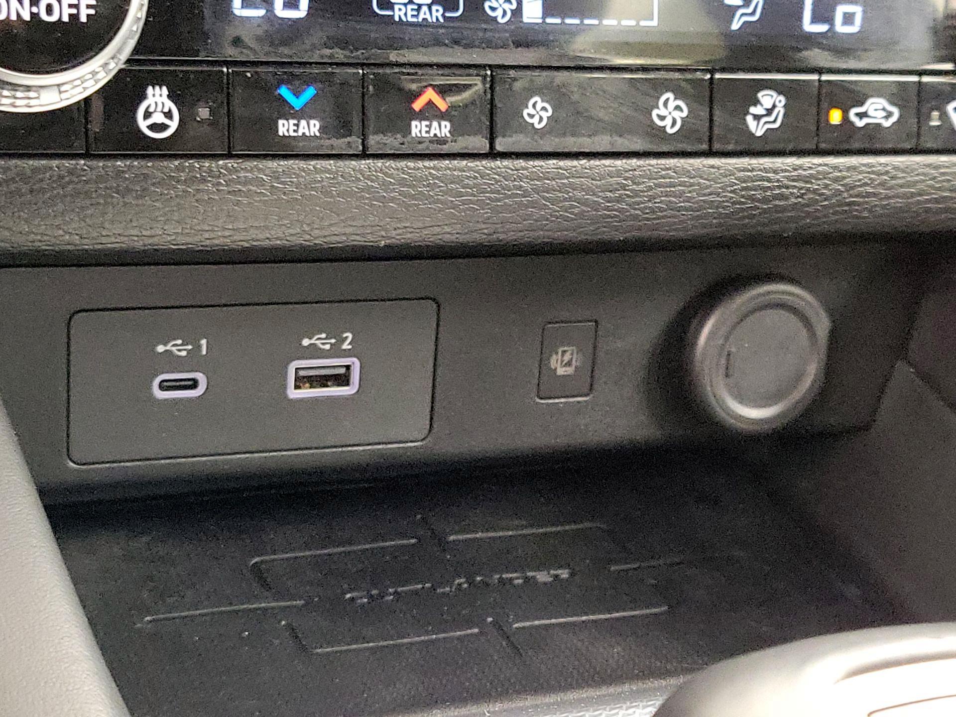 Thumbnail: 2024 Mitsubishi Outlander - 19