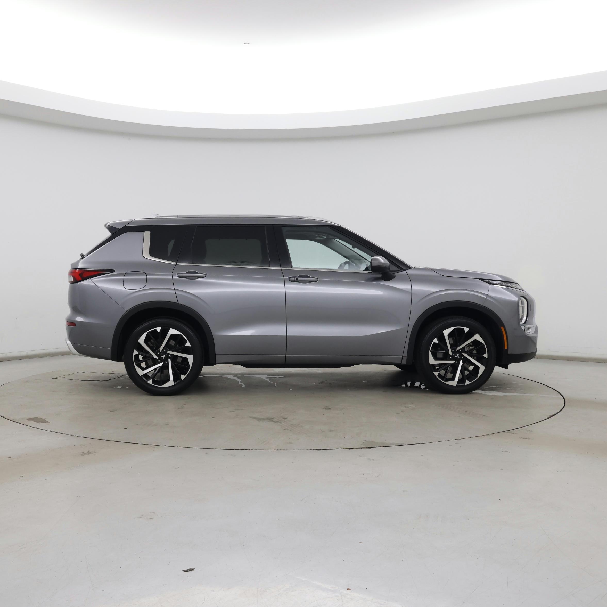 Thumbnail: 2024 Mitsubishi Outlander - 7