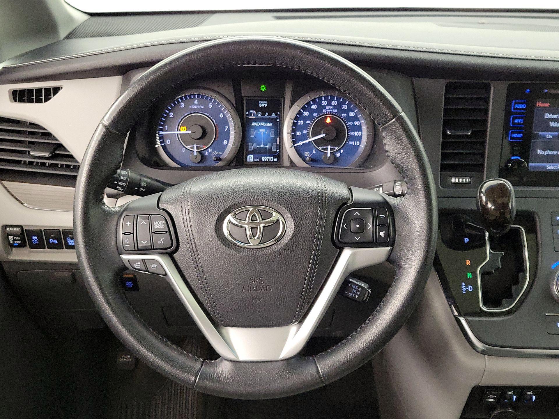 Thumbnail: 2015 Toyota Sienna - 10