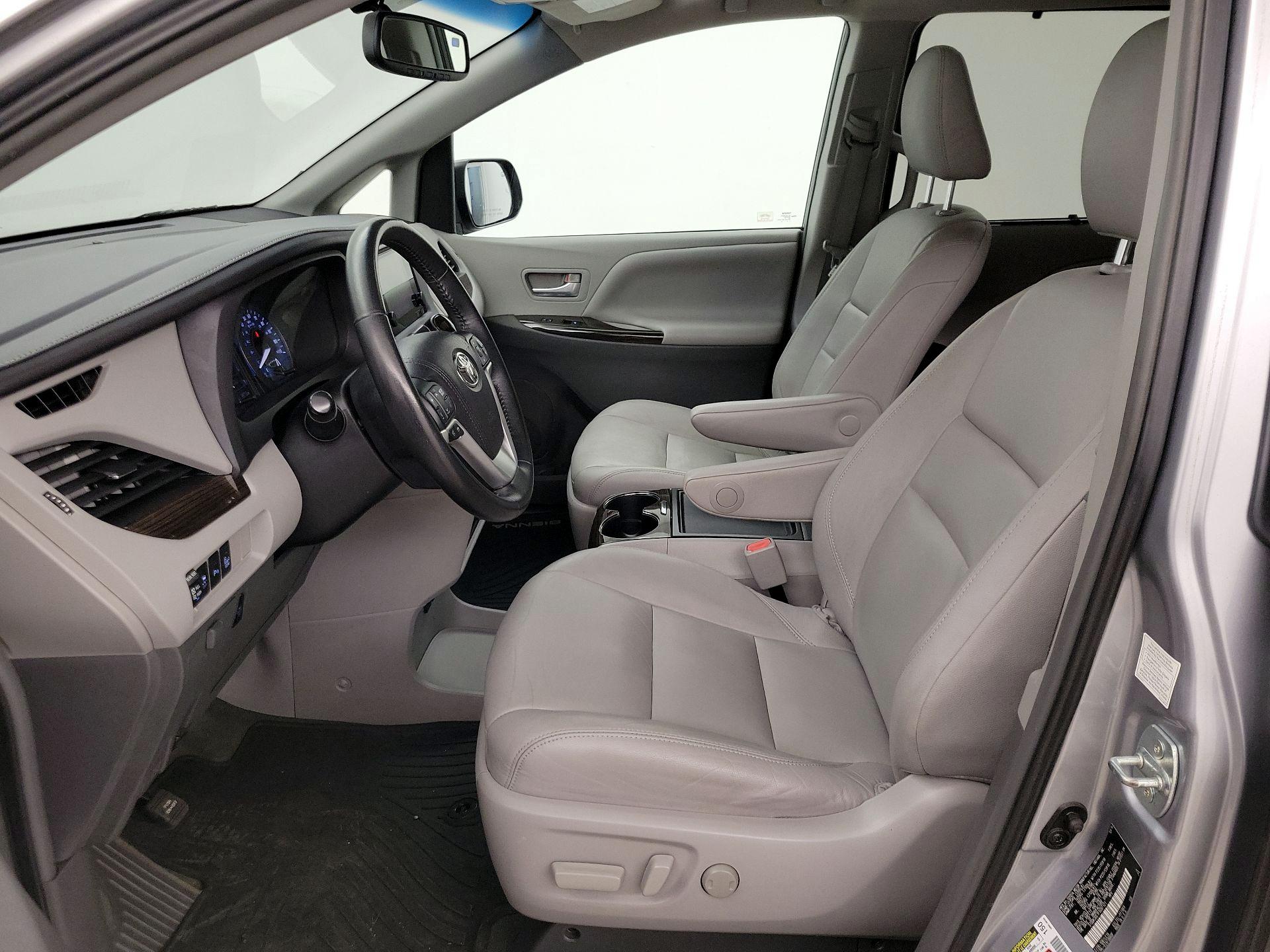 Thumbnail: 2015 Toyota Sienna - 11