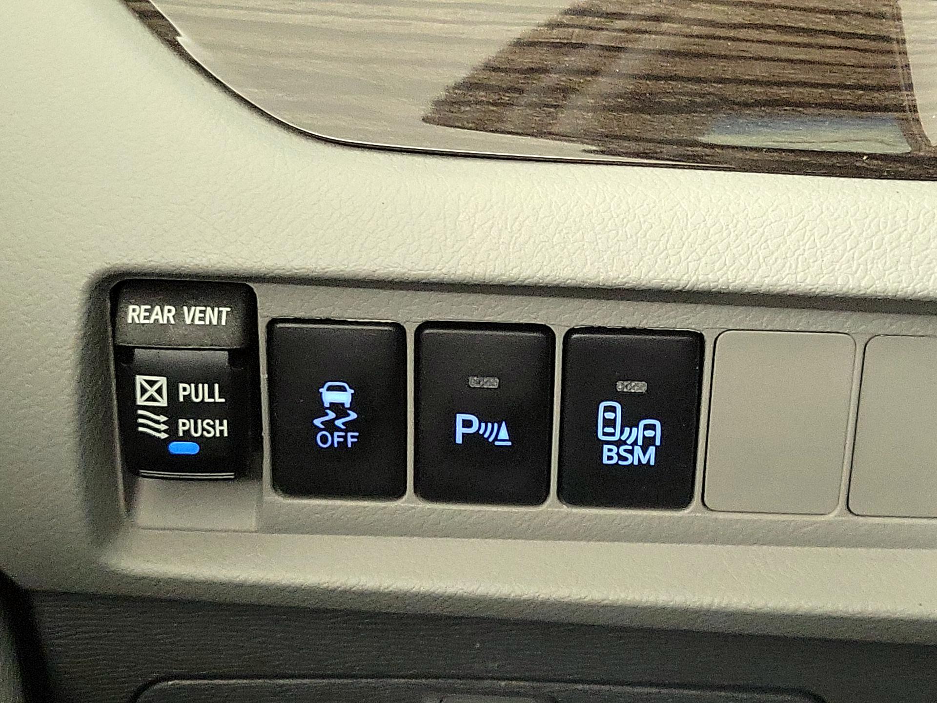 Thumbnail: 2015 Toyota Sienna - 13