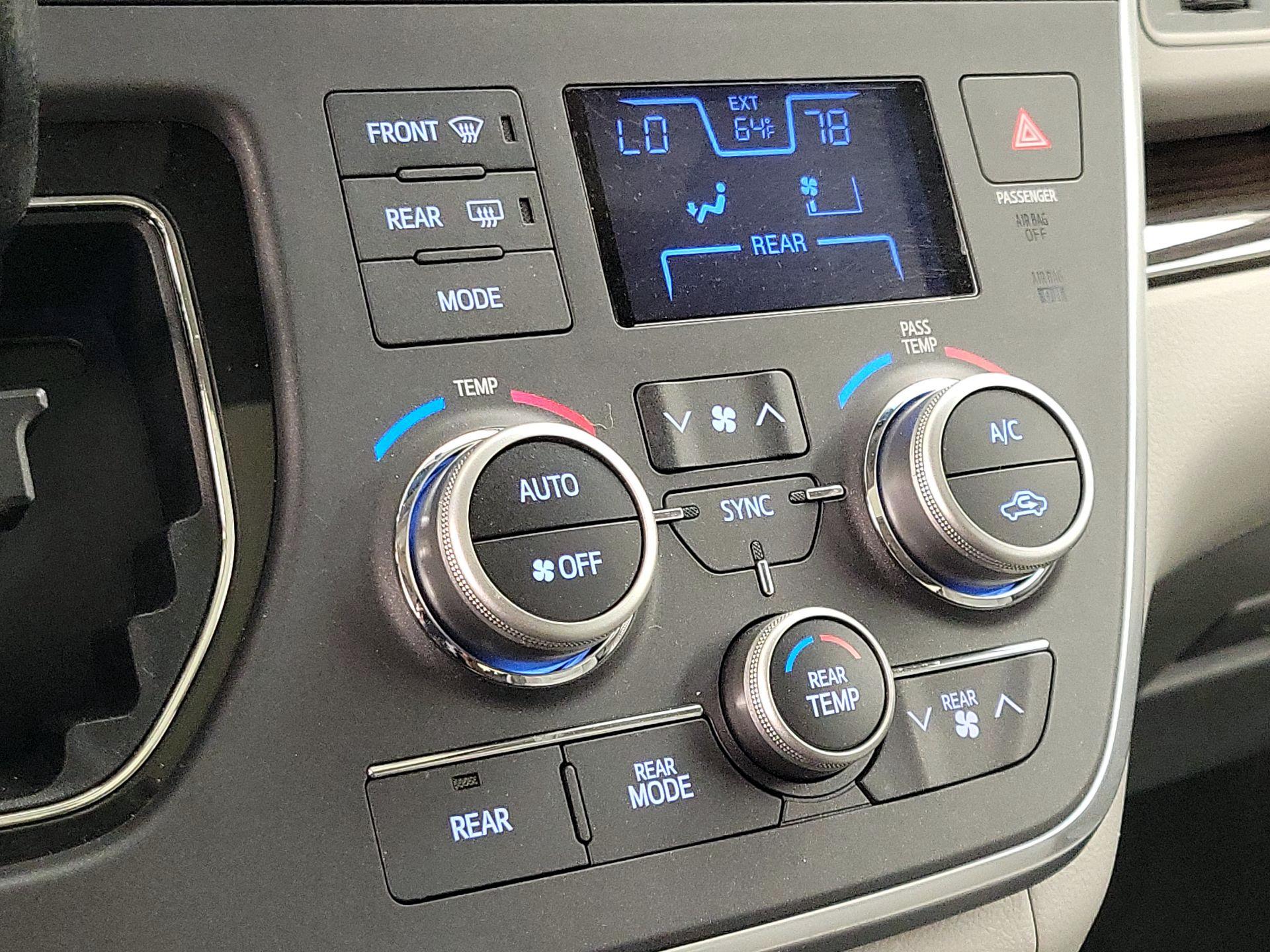 Thumbnail: 2015 Toyota Sienna - 17