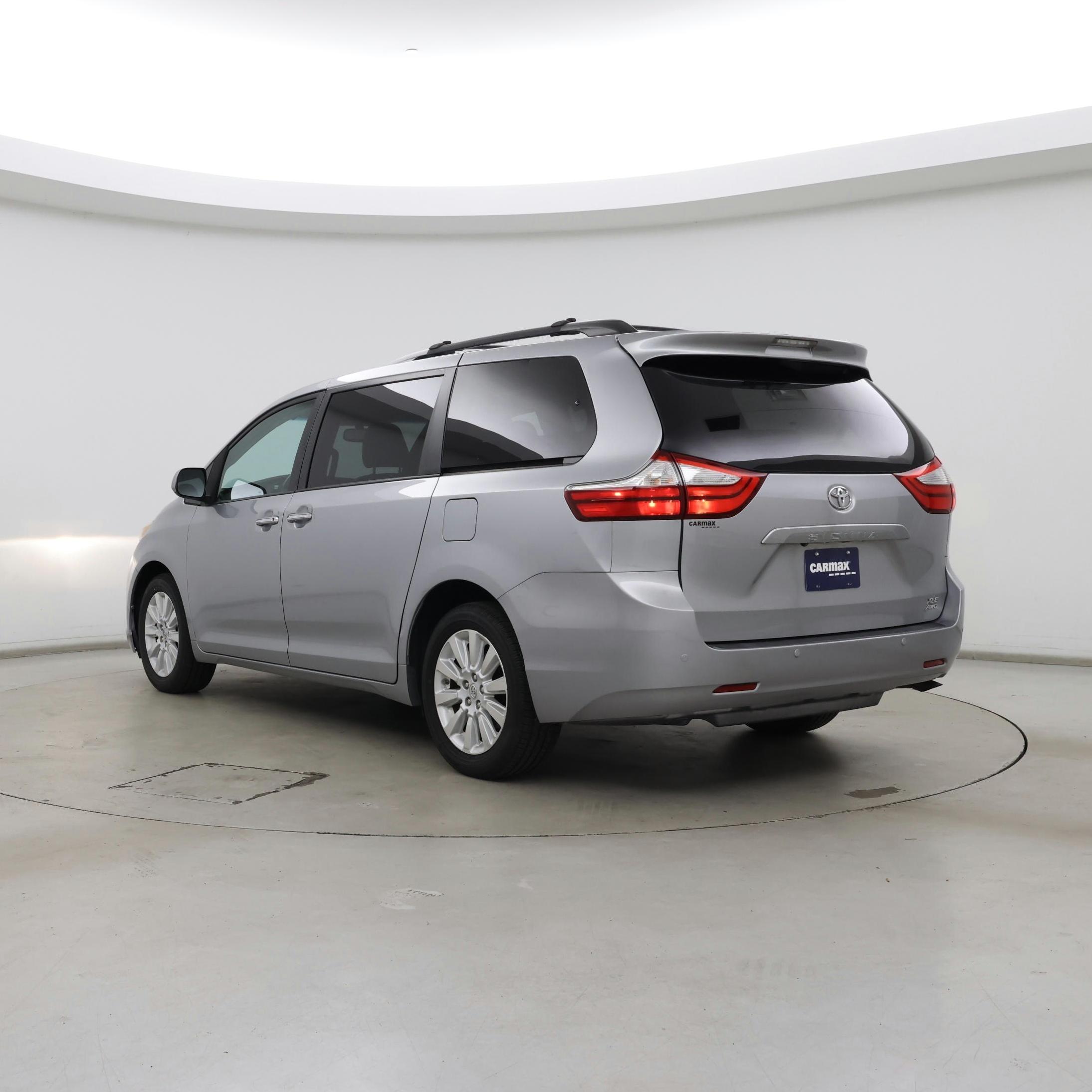 Thumbnail: 2015 Toyota Sienna - 2