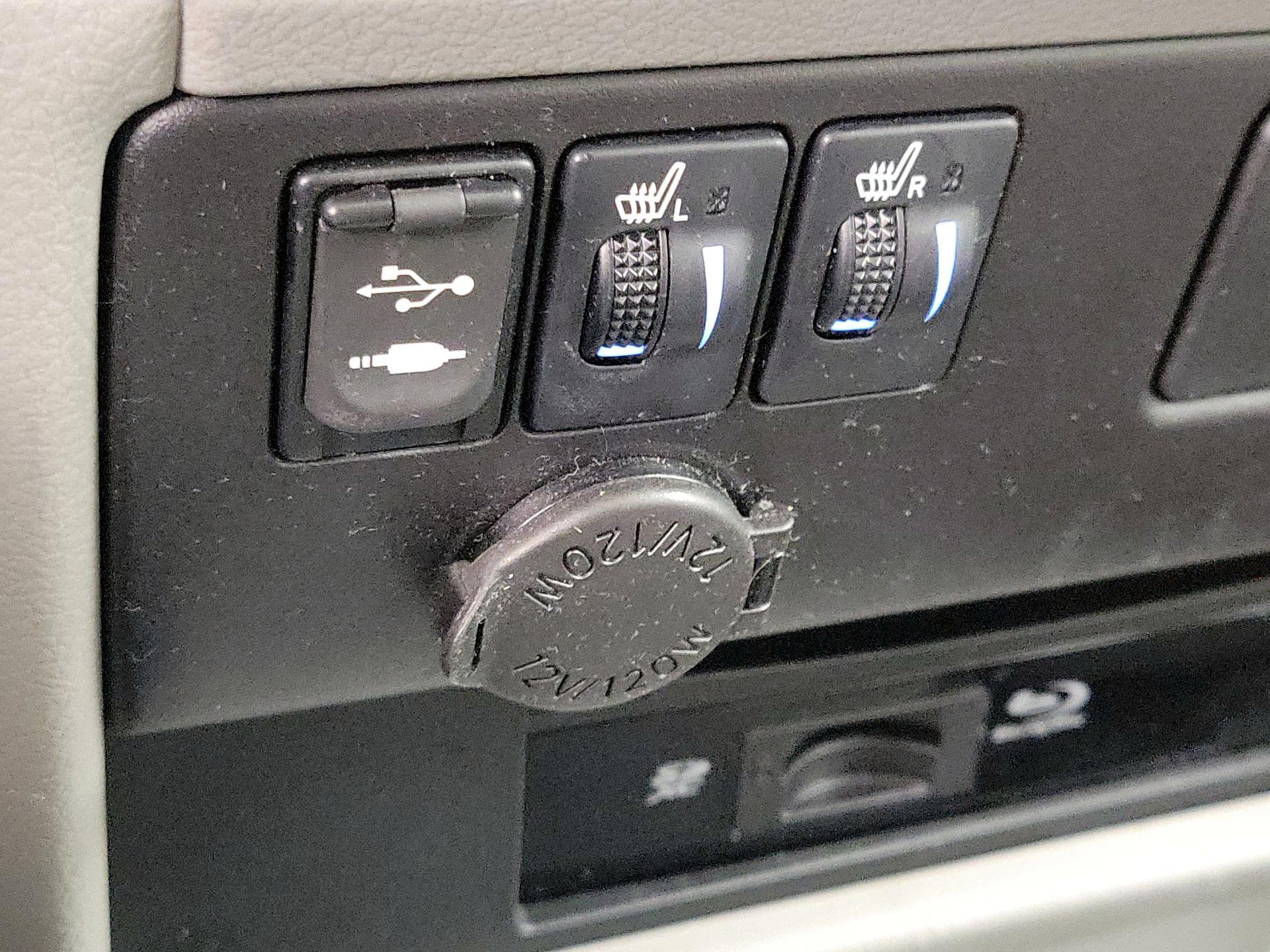 Thumbnail: 2015 Toyota Sienna - 19