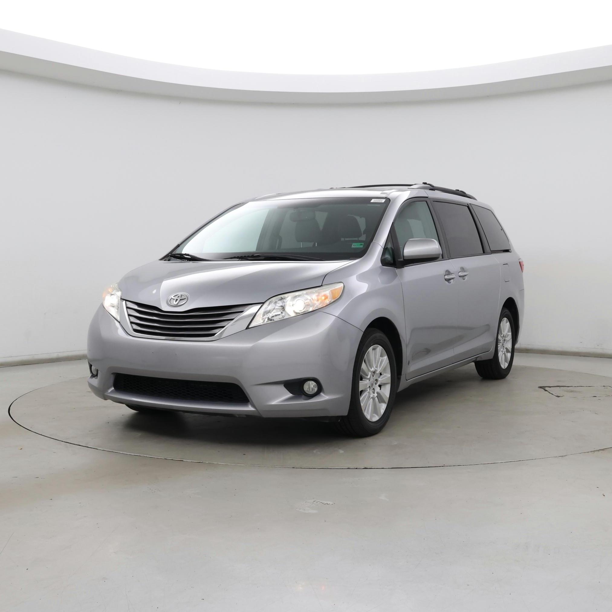 Thumbnail: 2015 Toyota Sienna - 4