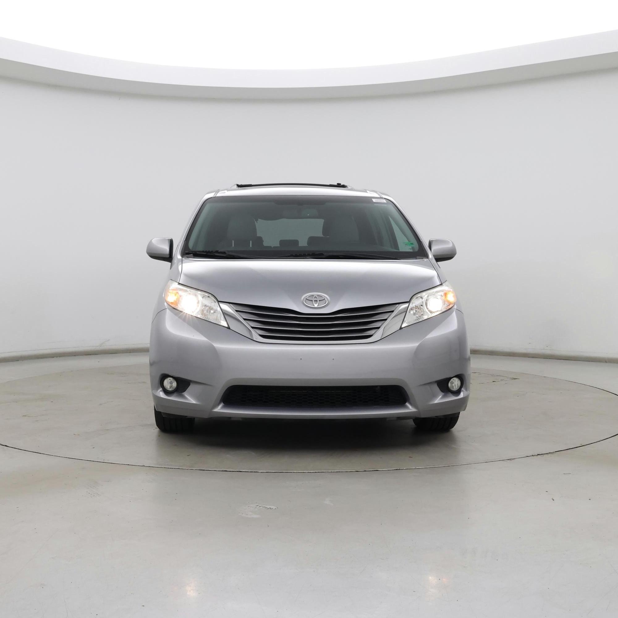 Thumbnail: 2015 Toyota Sienna - 5