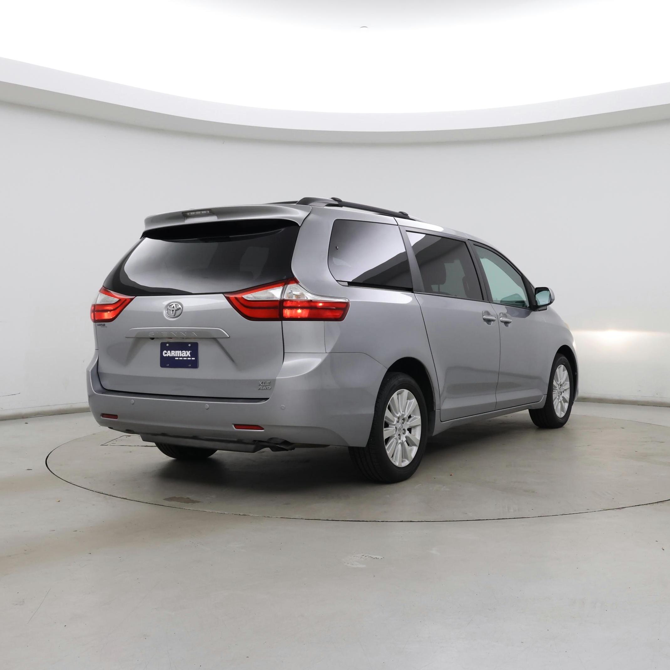 Thumbnail: 2015 Toyota Sienna - 8