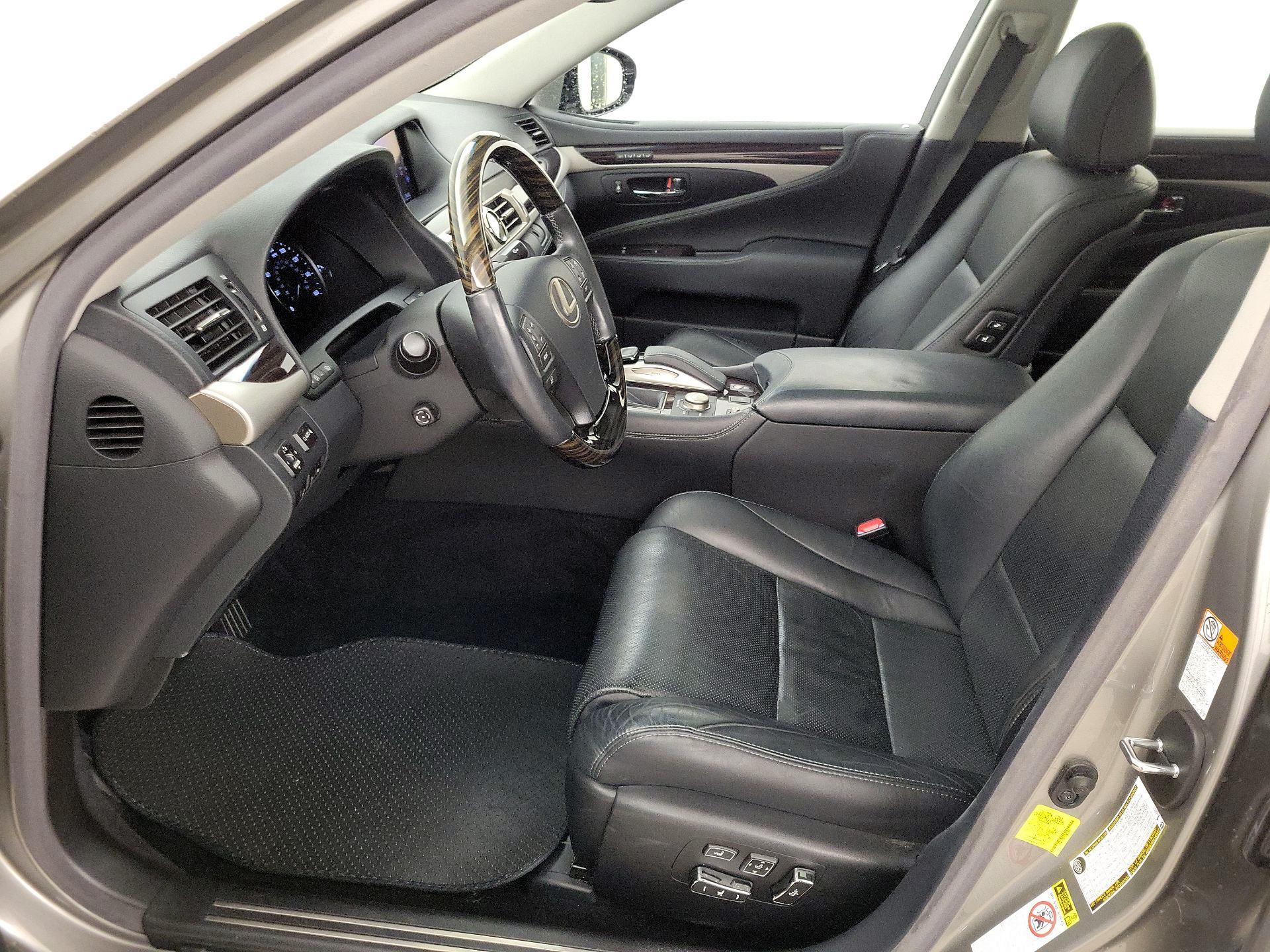 Thumbnail: 2016 Lexus LS - 11