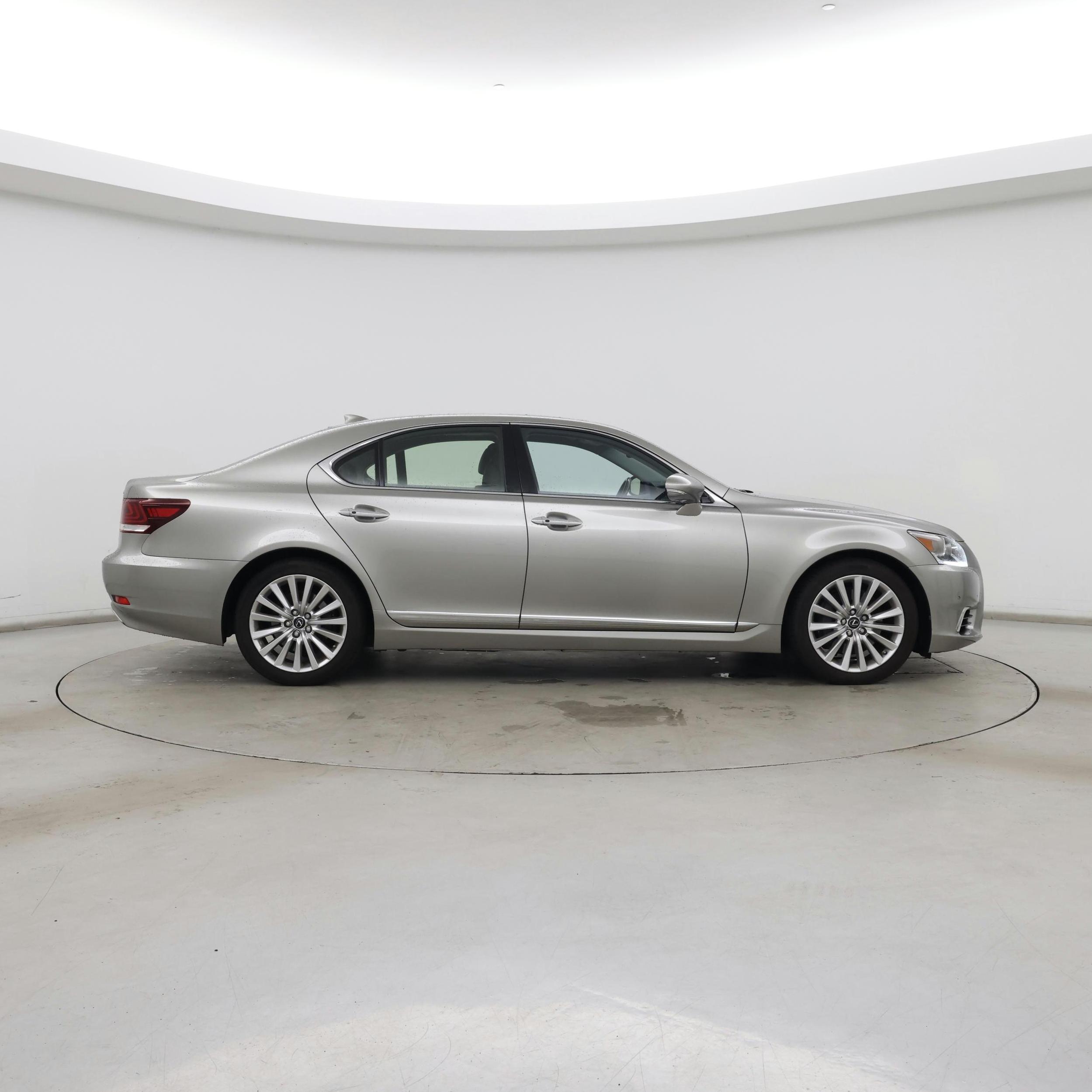Thumbnail: 2016 Lexus LS - 7