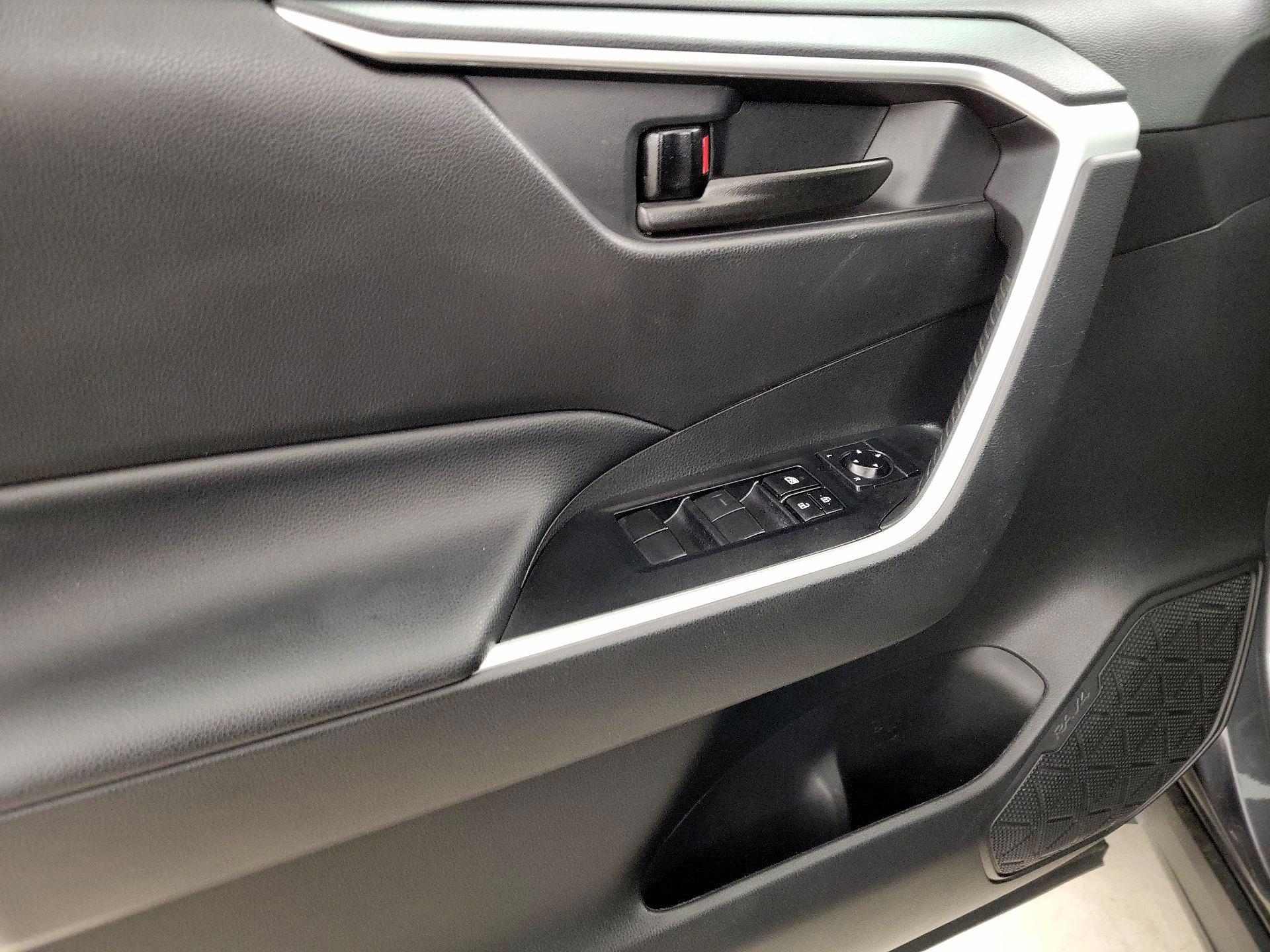 Thumbnail: 2021 Toyota RAV4 - 12