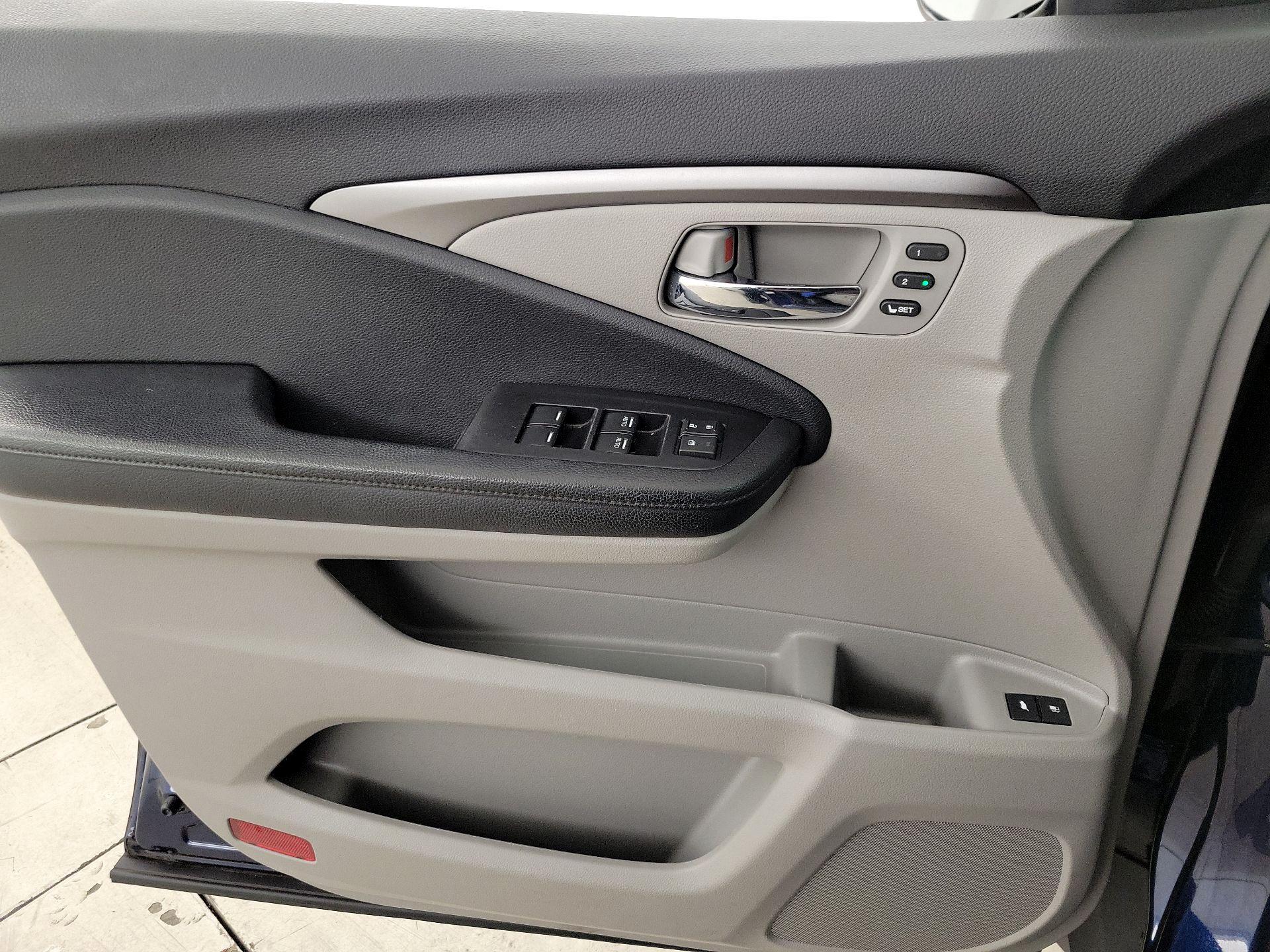 Thumbnail: 2019 Honda Pilot - 12