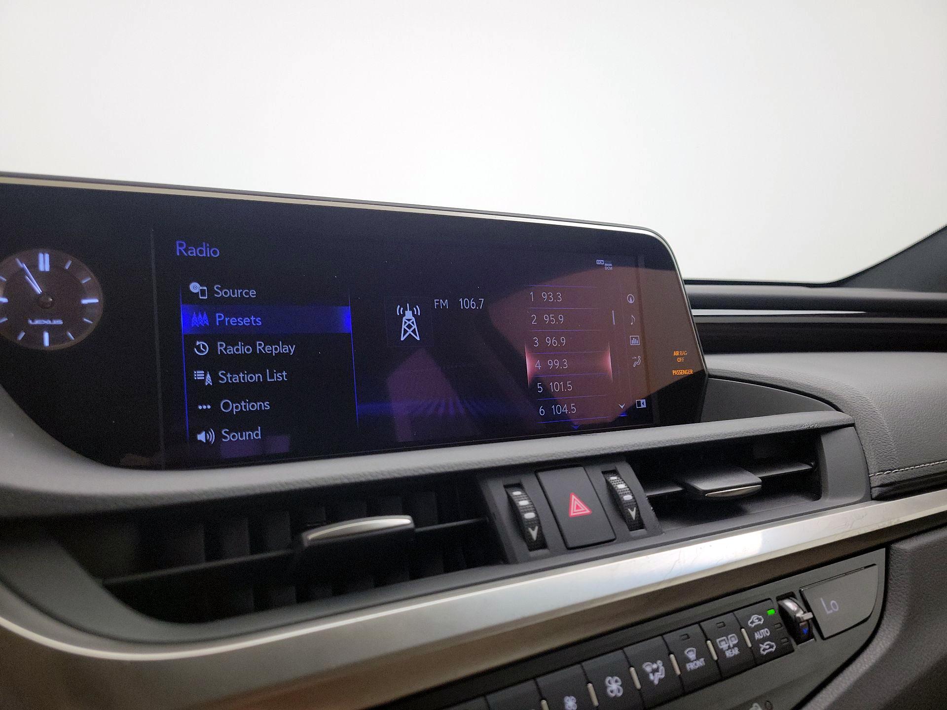 Thumbnail: 2019 Lexus ES - 16