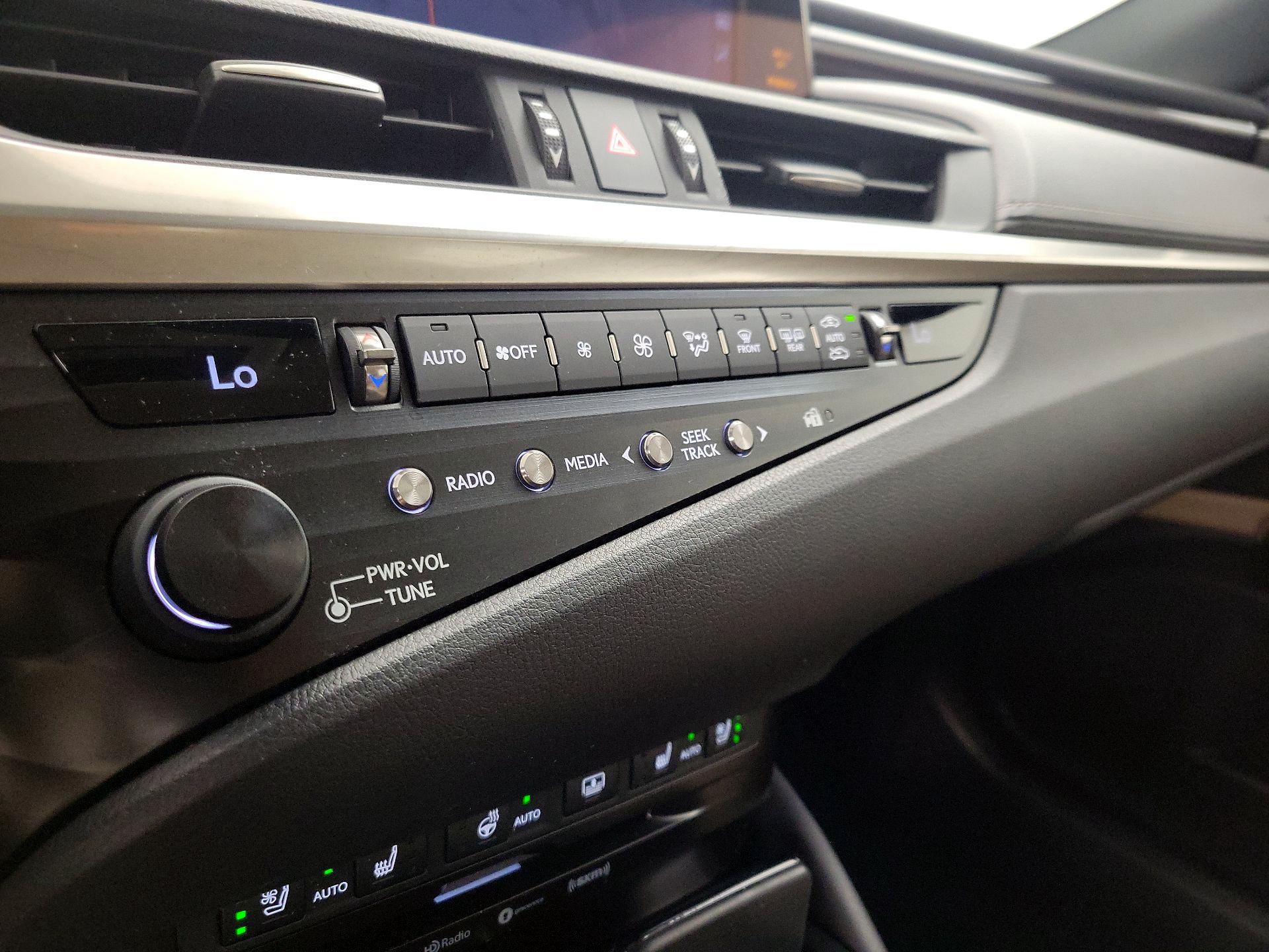 Thumbnail: 2019 Lexus ES - 17