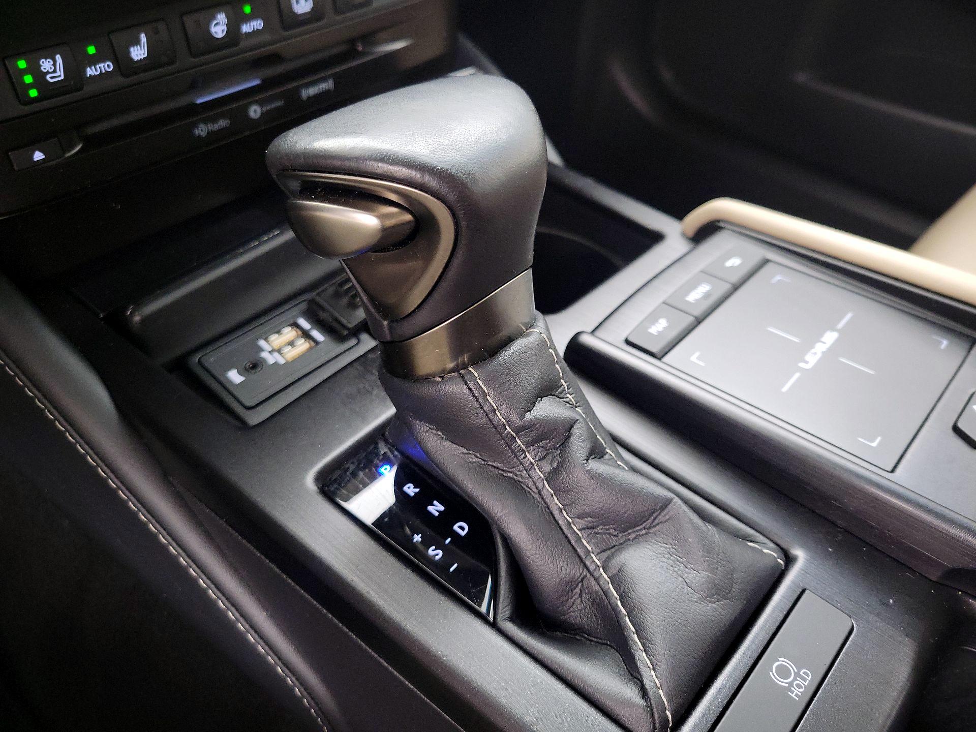 Thumbnail: 2019 Lexus ES - 18