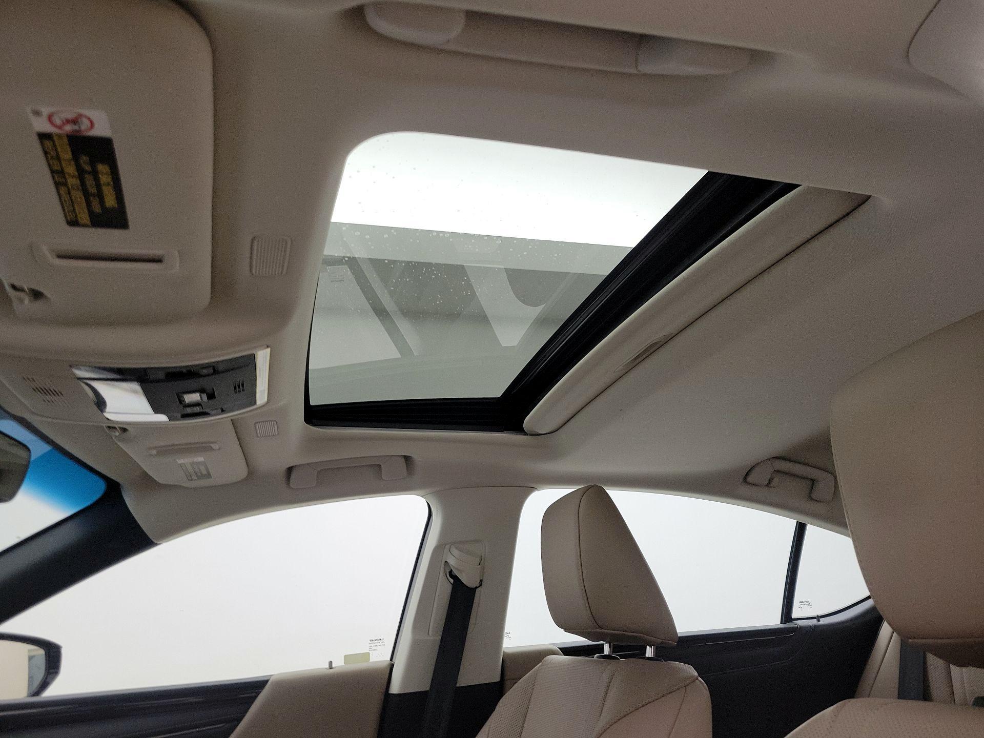 Thumbnail: 2019 Lexus ES - 20