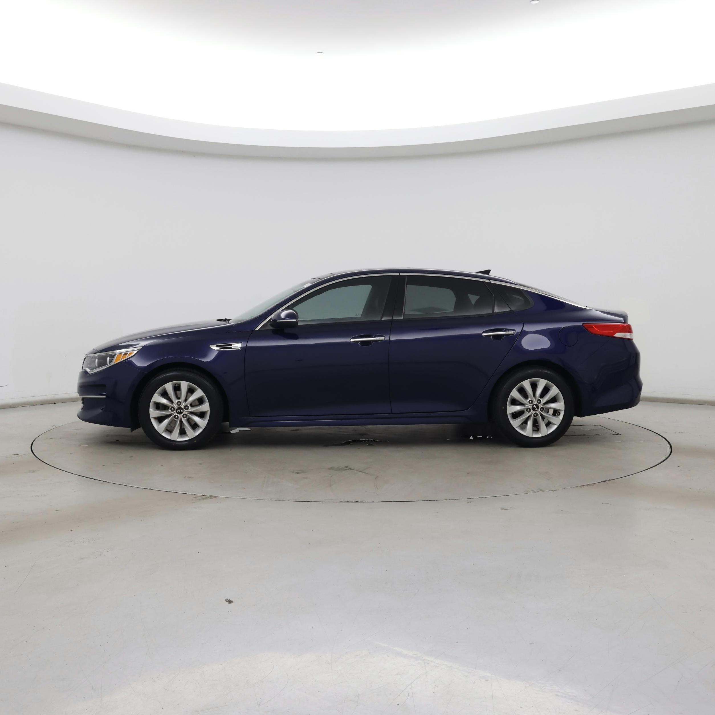 Thumbnail: 2016 Kia Optima - 3