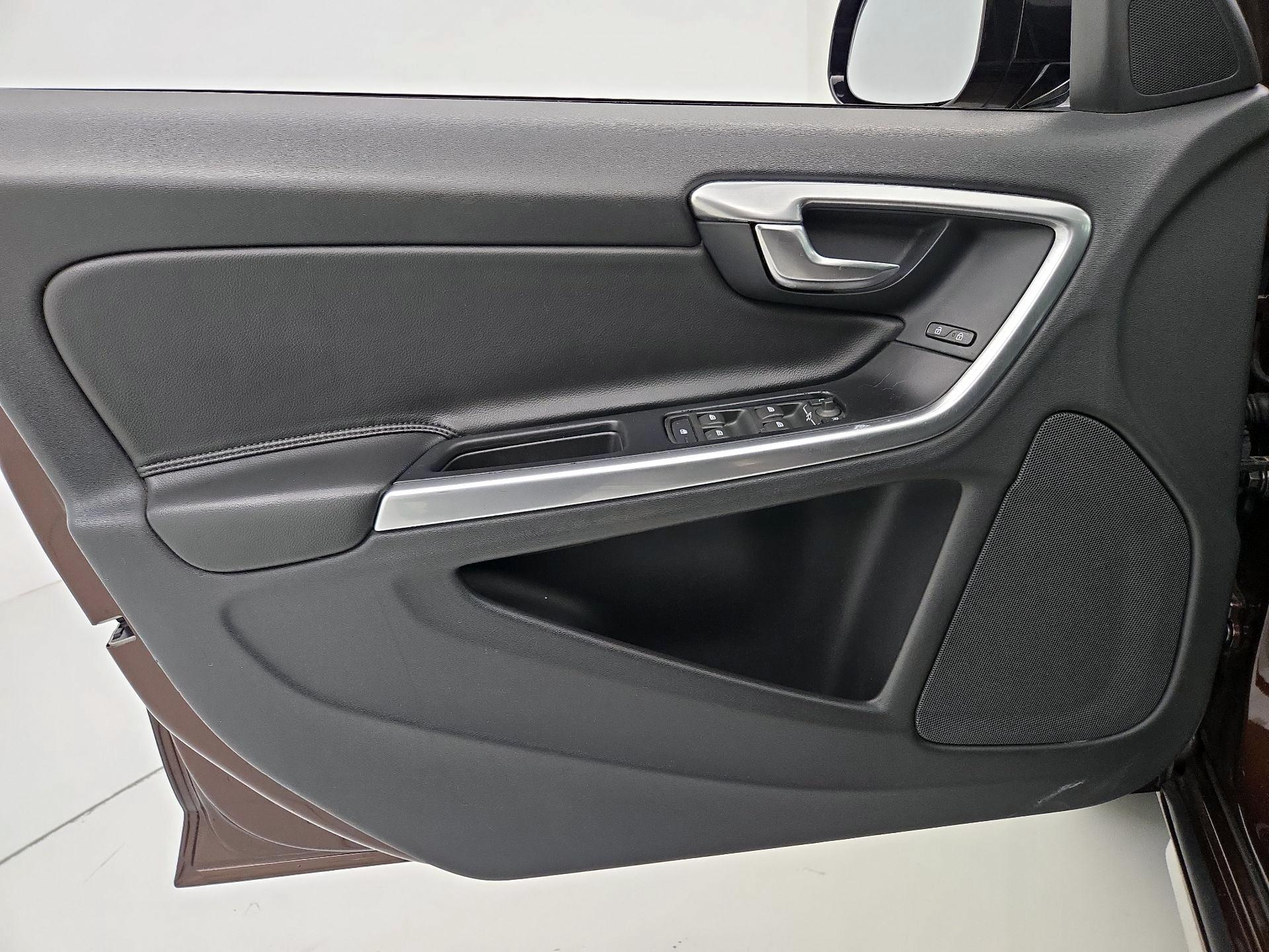 Thumbnail: 2018 Volvo S60 - 12