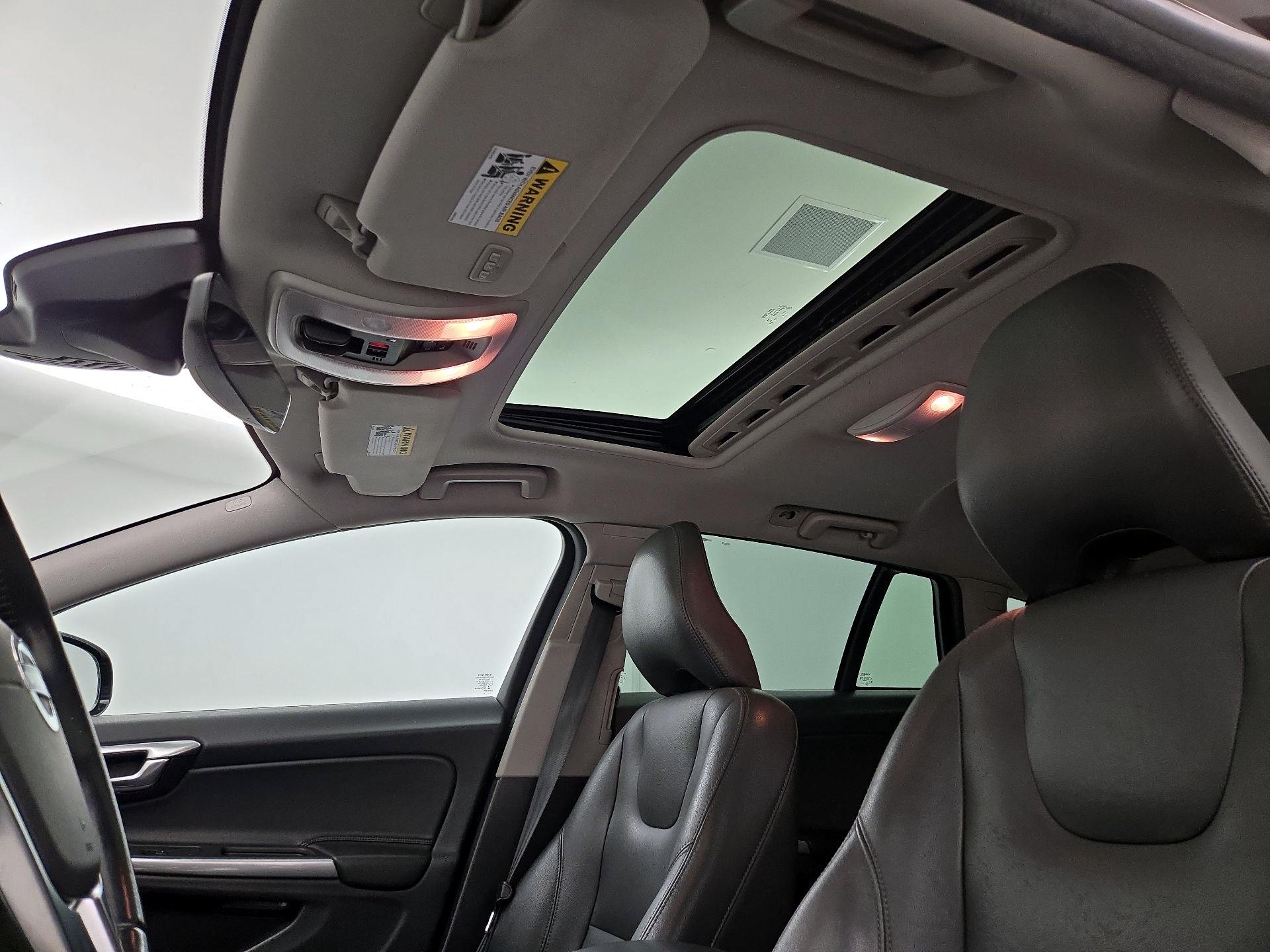 Thumbnail: 2018 Volvo S60 - 19