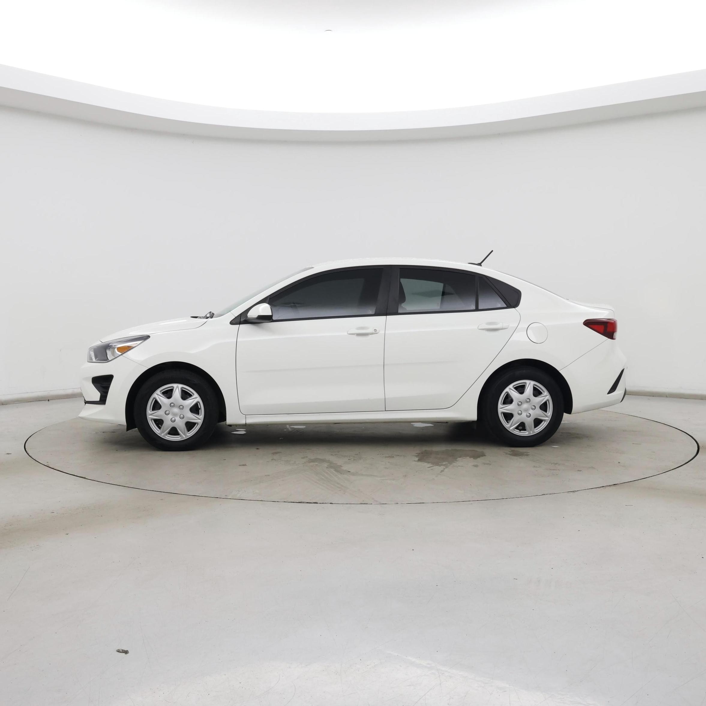 Thumbnail: 2021 Kia Rio - 3