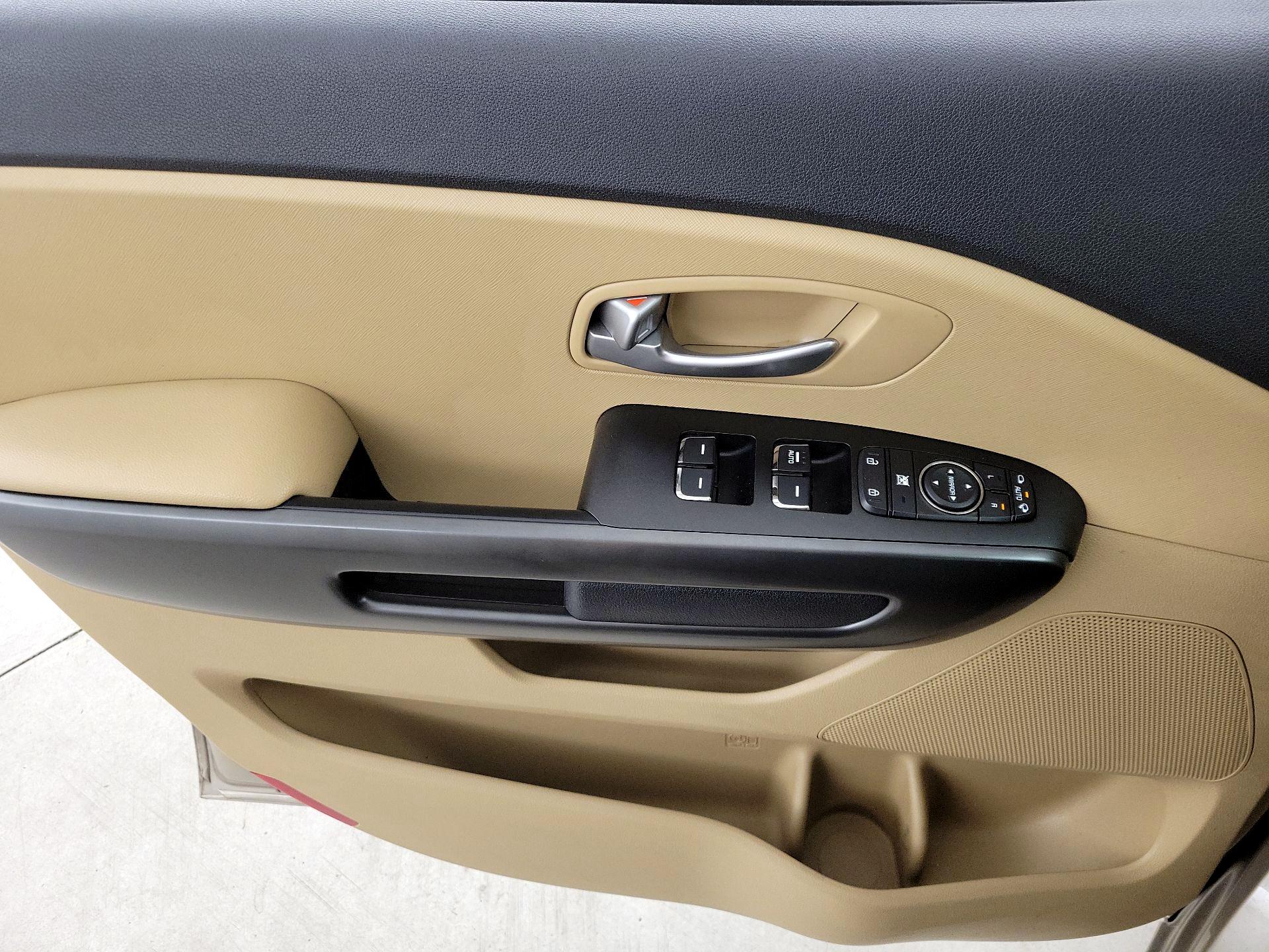 Thumbnail: 2017 Kia Sedona - 12