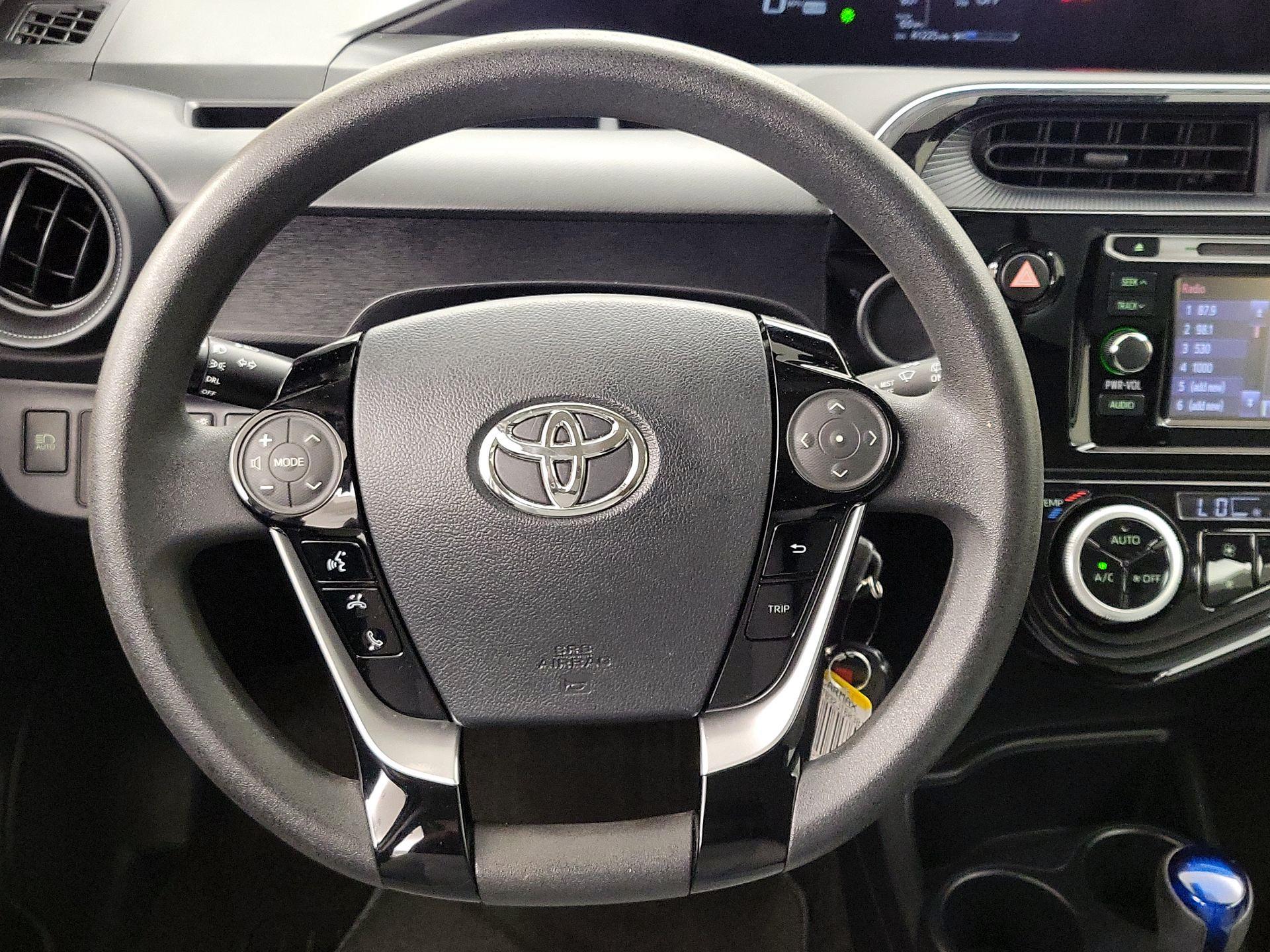 Thumbnail: 2018 Toyota Prius c - 10