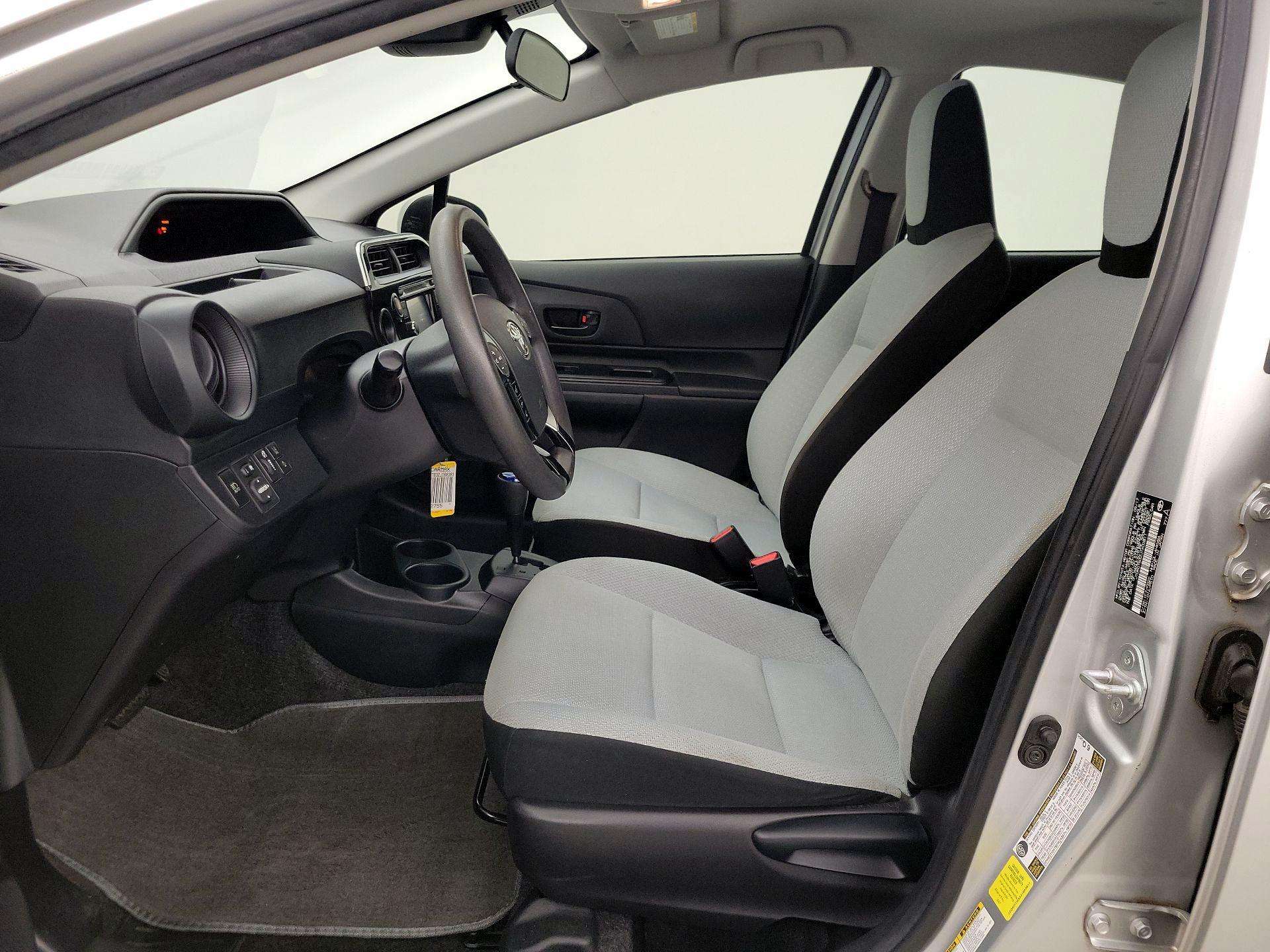 Thumbnail: 2018 Toyota Prius c - 11