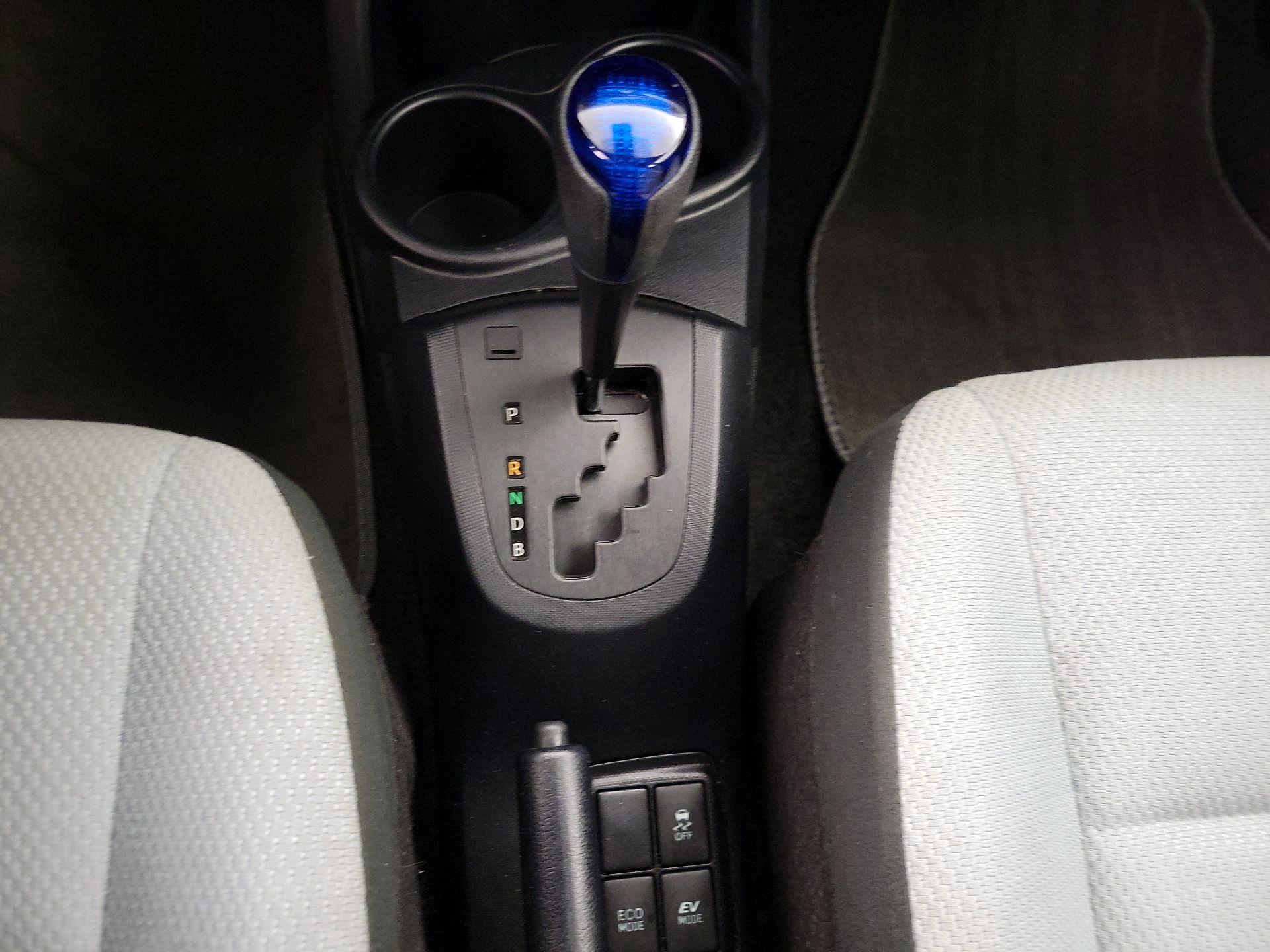 Thumbnail: 2018 Toyota Prius c - 17