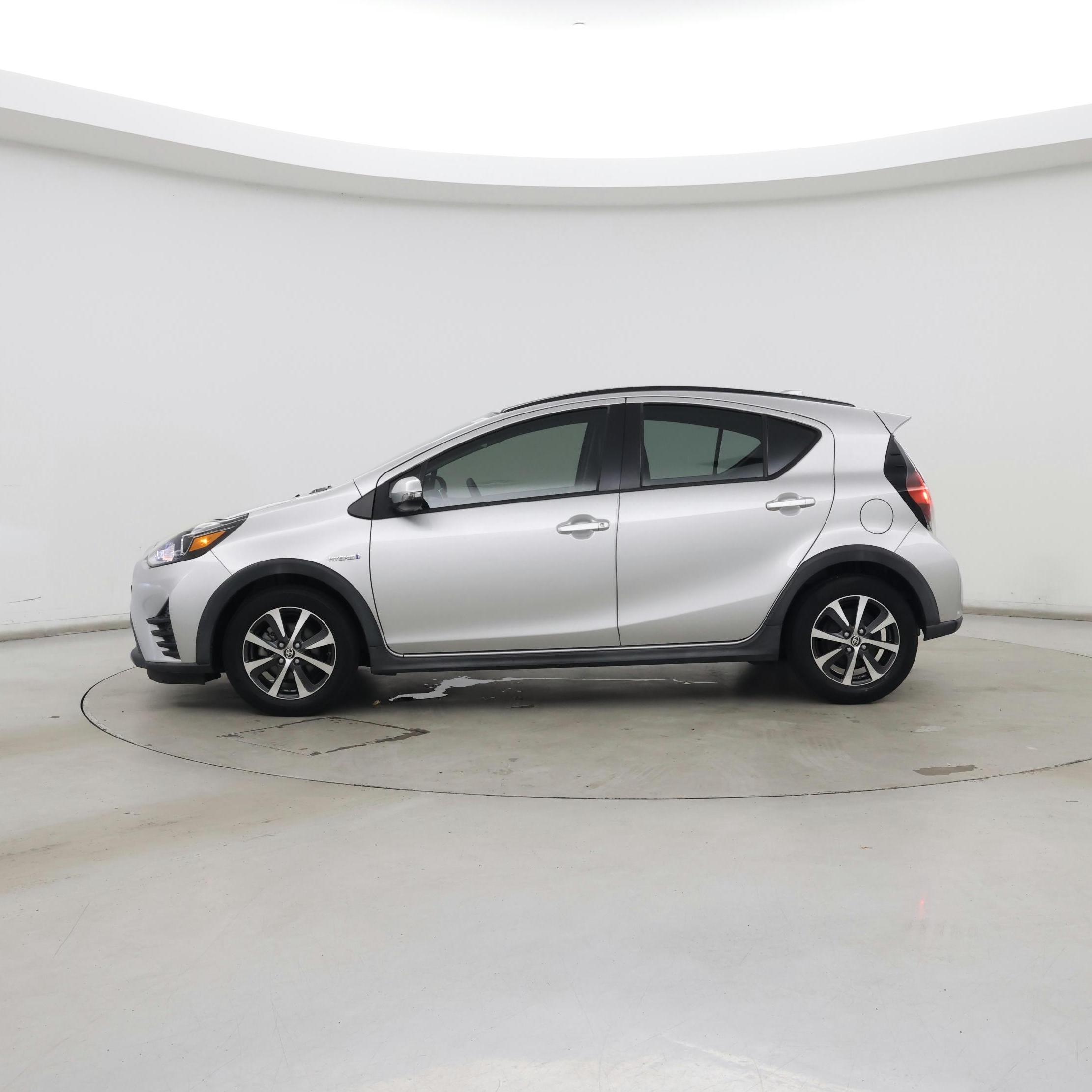 Thumbnail: 2018 Toyota Prius c - 3