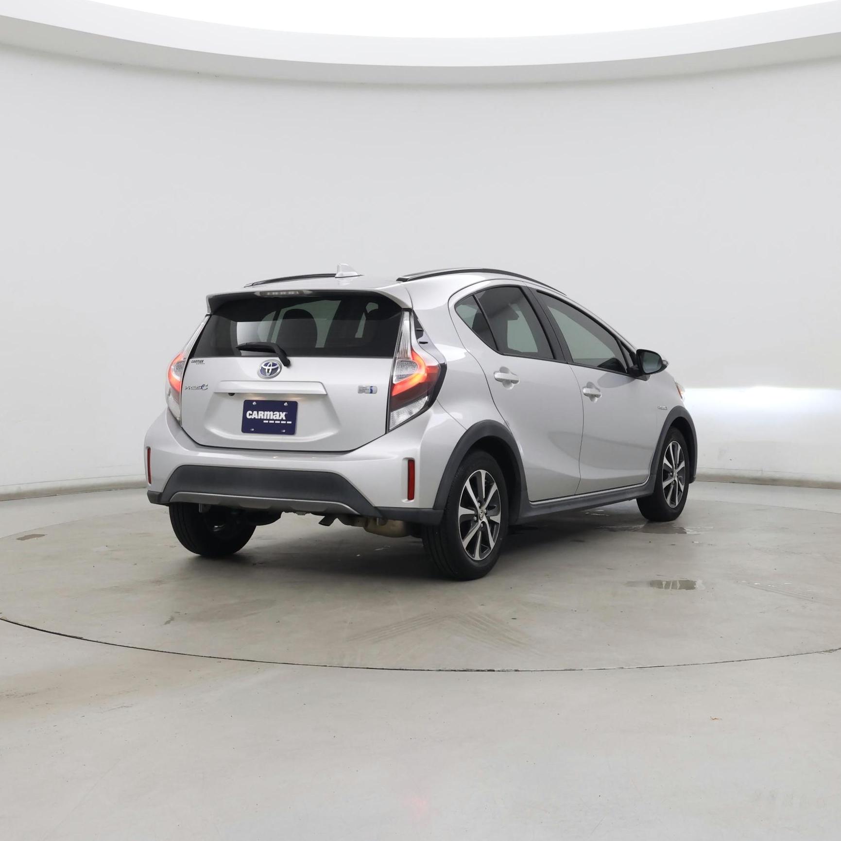 Thumbnail: 2018 Toyota Prius c - 8