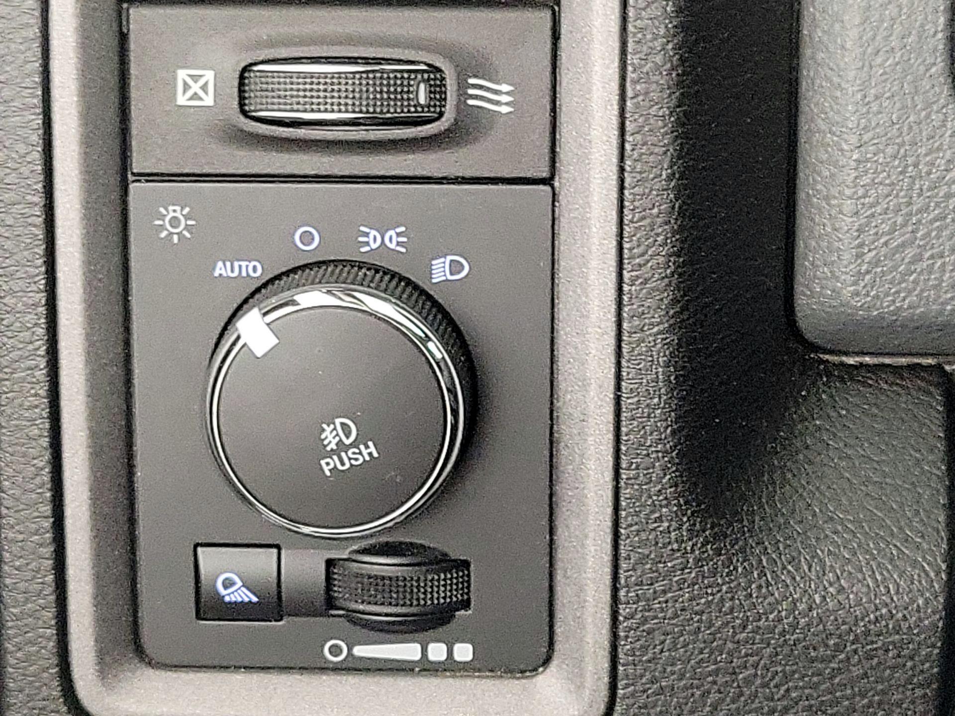 Thumbnail: 2019 RAM 1500 Classic - 13