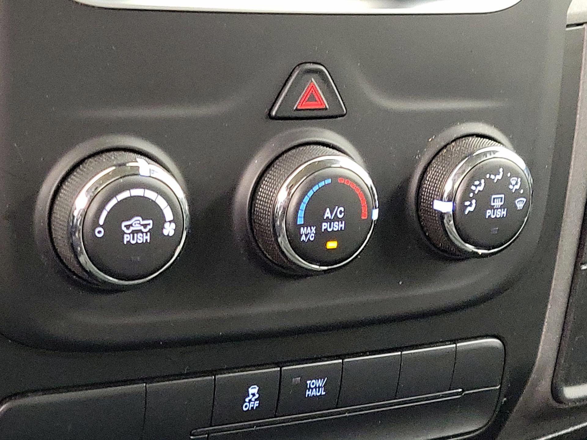 Thumbnail: 2019 RAM 1500 Classic - 16