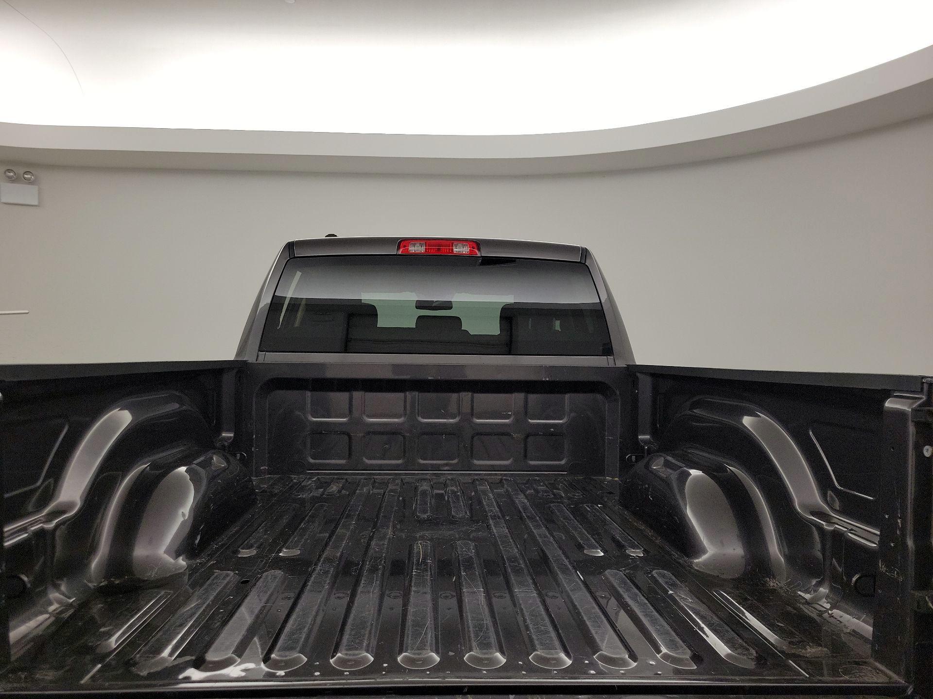 Thumbnail: 2019 RAM 1500 Classic - 19