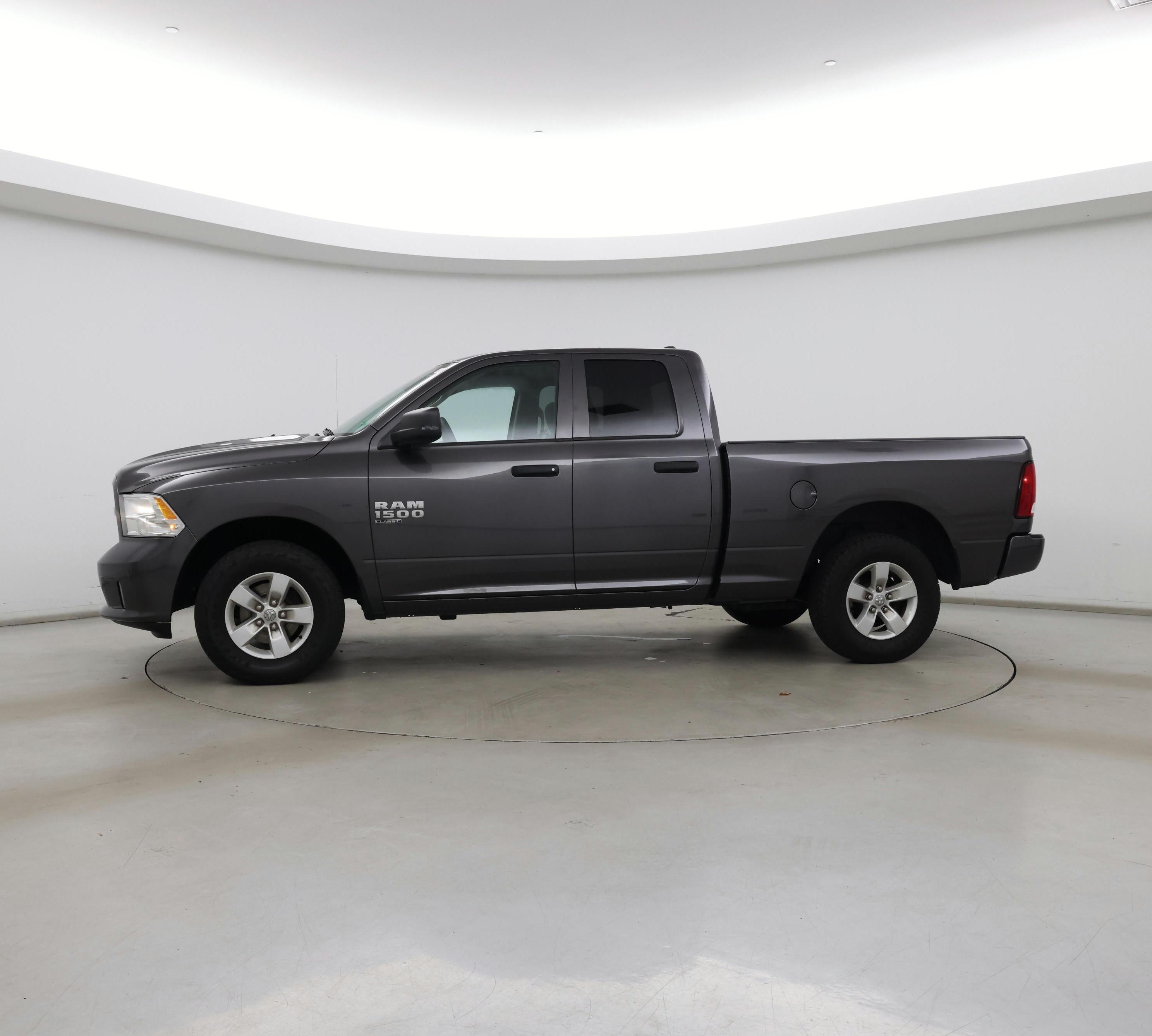 Thumbnail: 2019 RAM 1500 Classic - 3