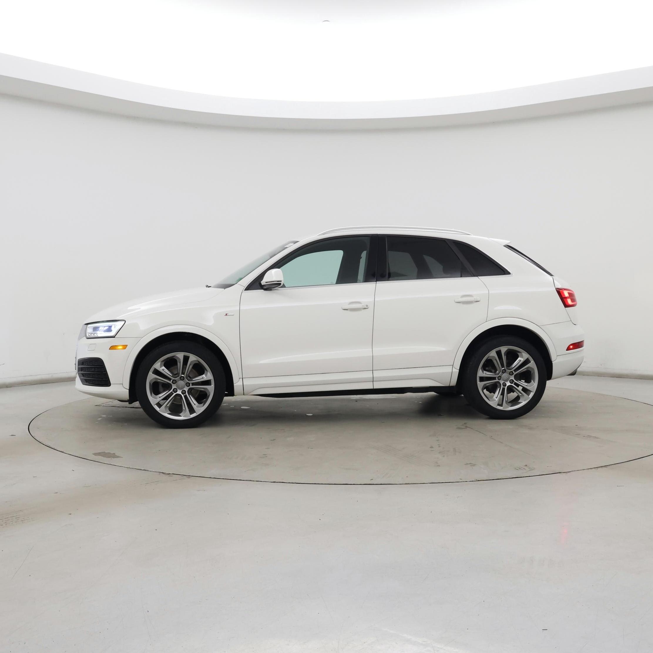Thumbnail: 2018 Audi Q3 - 3