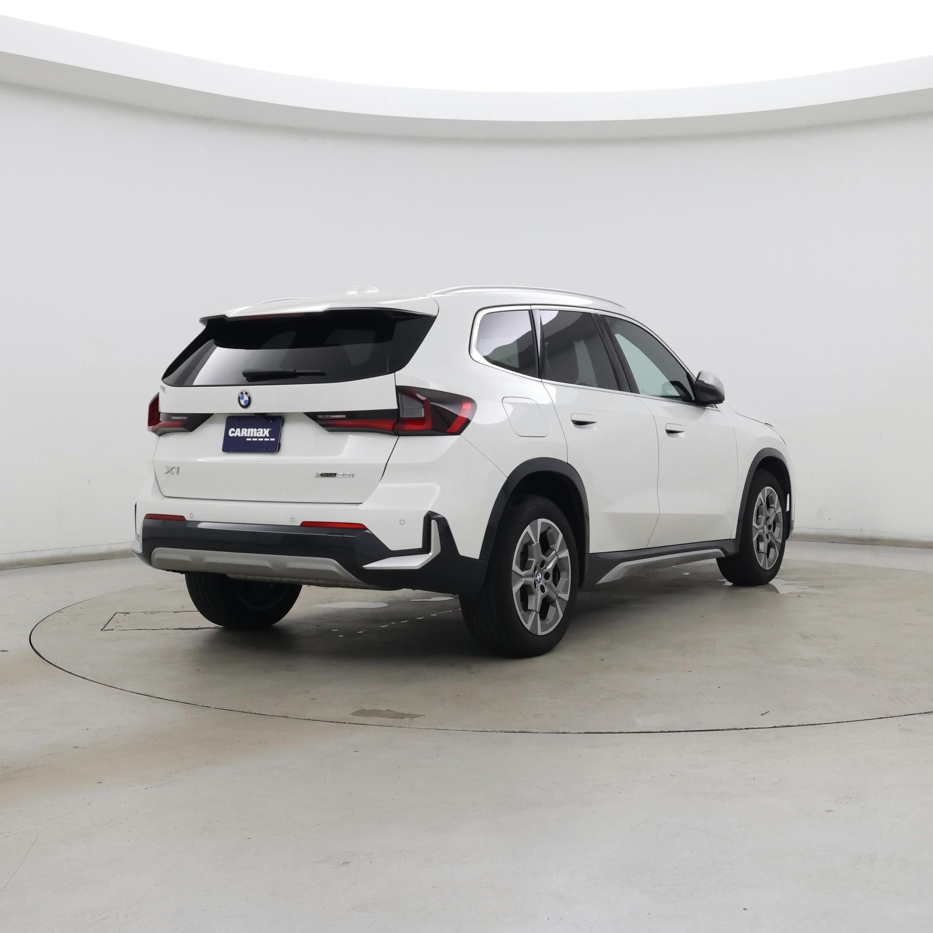 Thumbnail: 2023 BMW X1 - 8