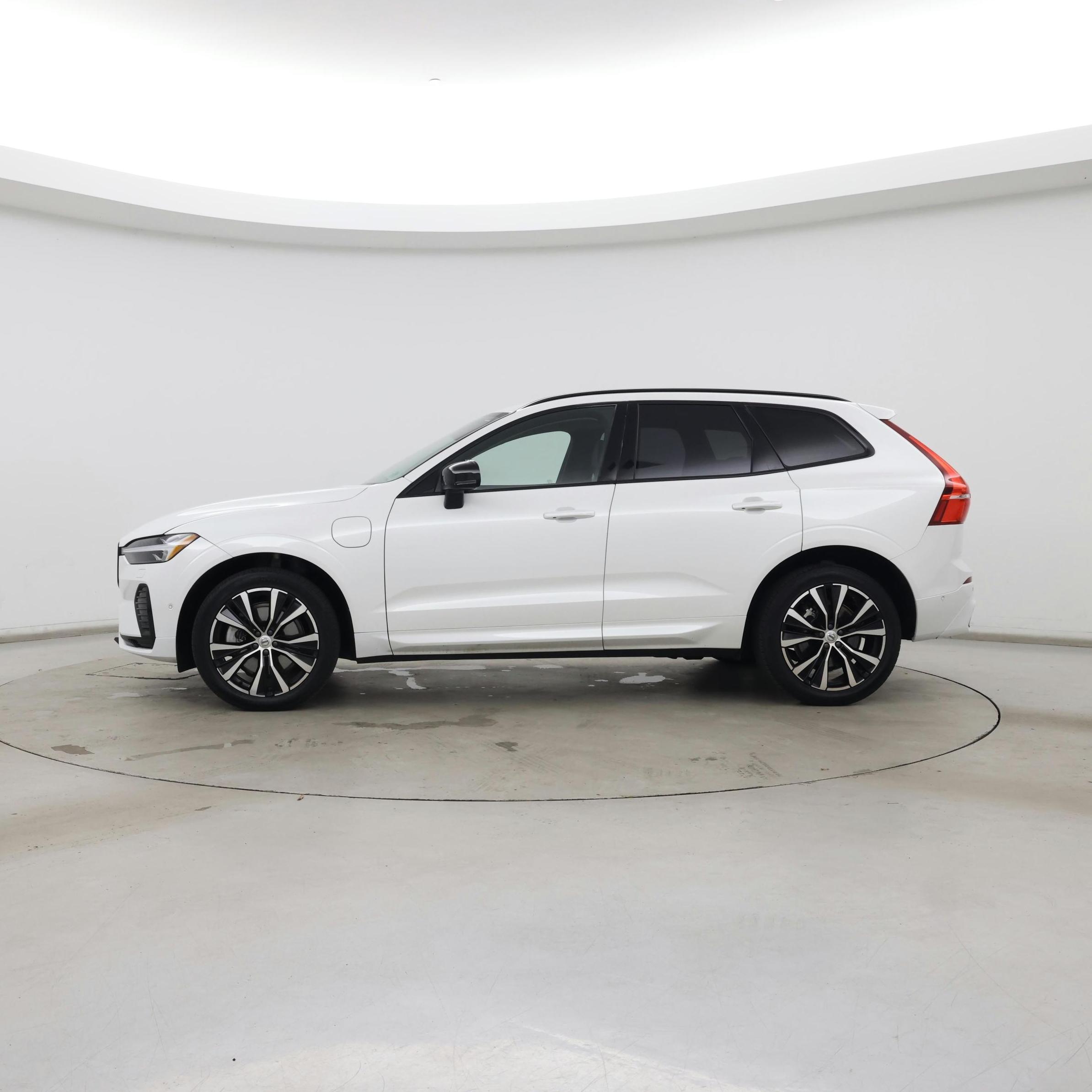 Thumbnail: 2023 Volvo XC60 - 3