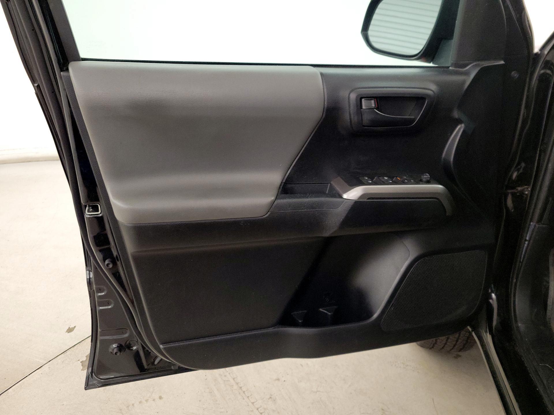 Thumbnail: 2022 Toyota Tacoma - 12