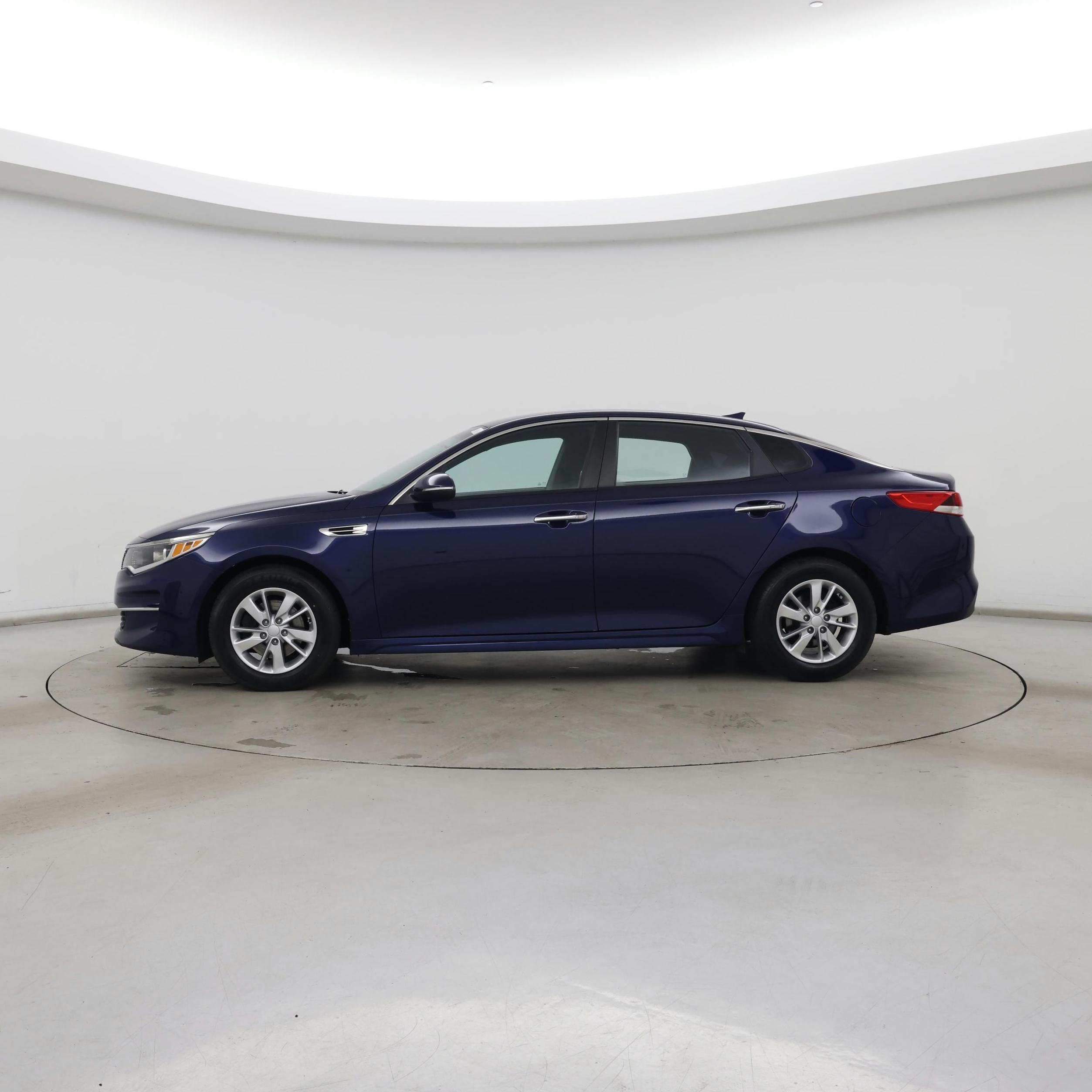 Thumbnail: 2021 Toyota Camry - 3