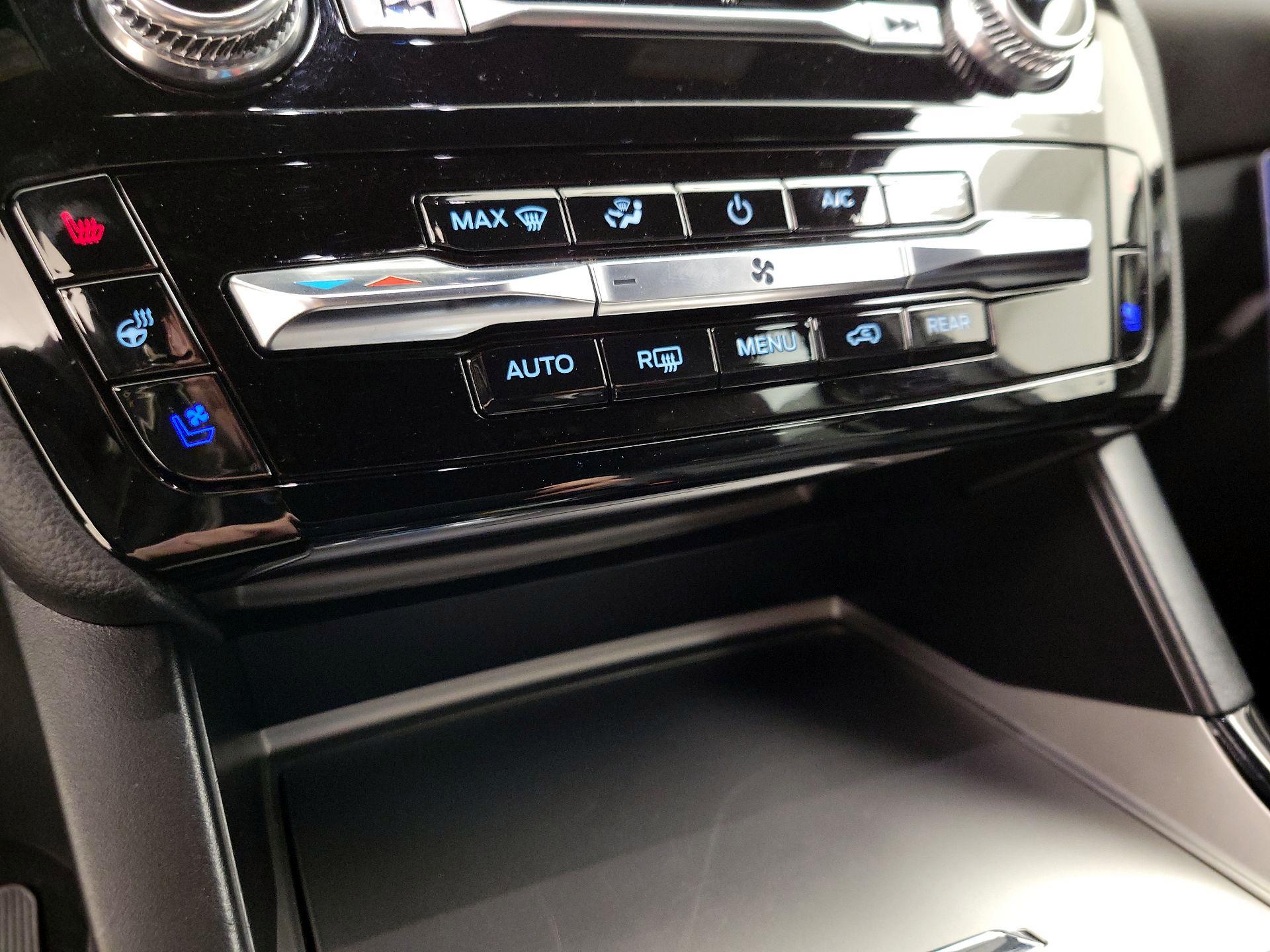 Thumbnail: 2022 Ford Explorer - 17