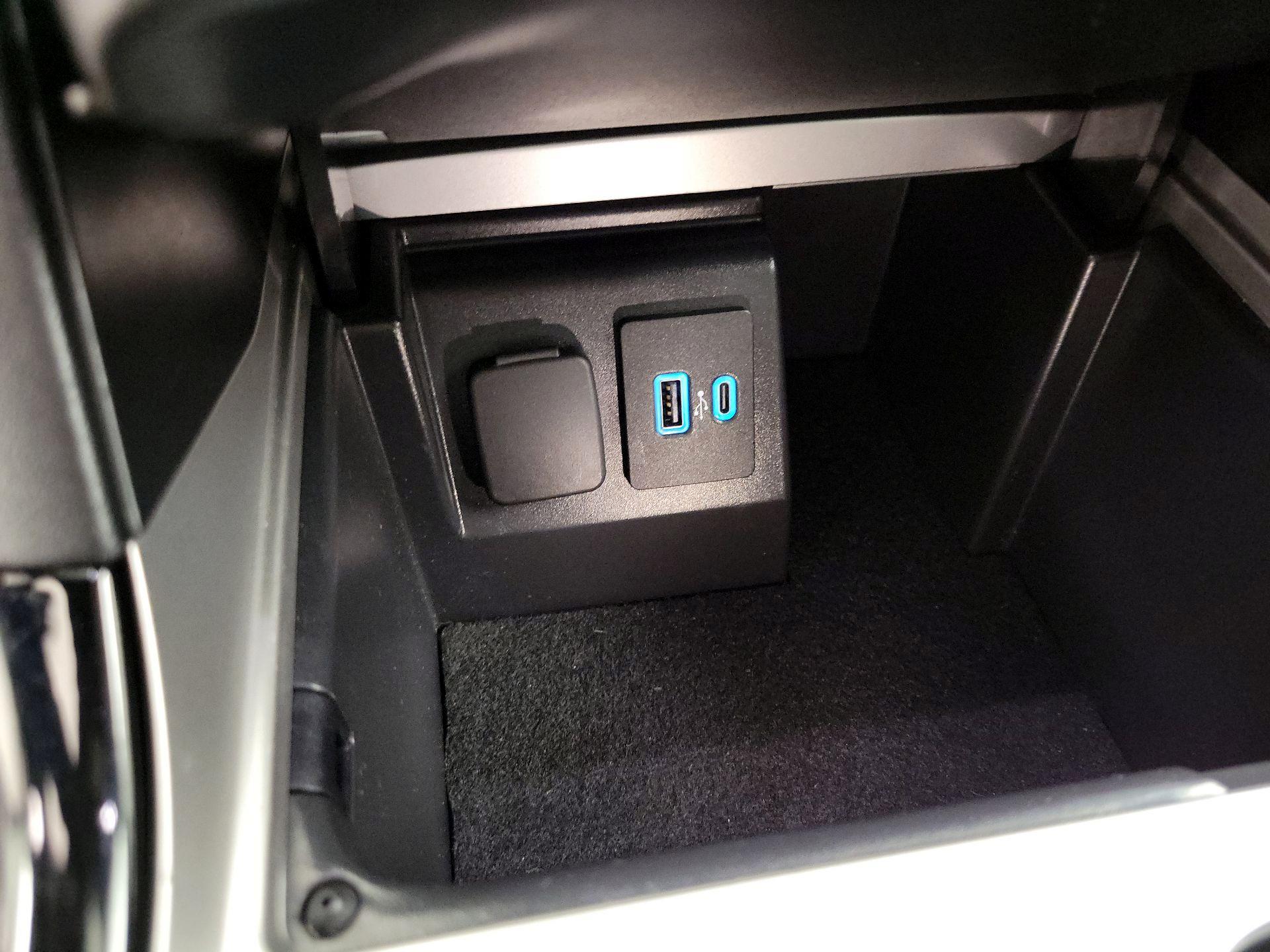 Thumbnail: 2022 Ford Explorer - 19