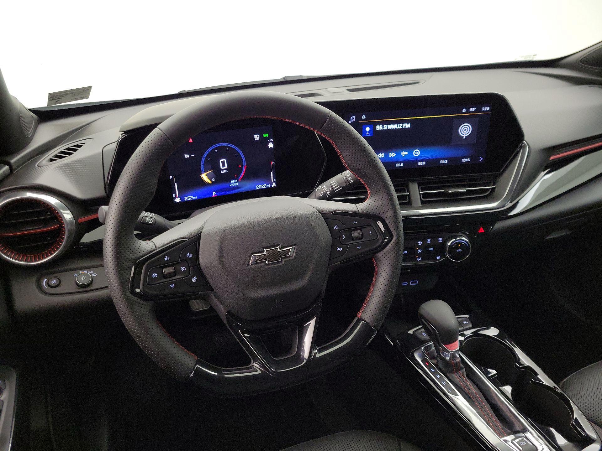 Thumbnail: 2025 Chevrolet Trax - 9