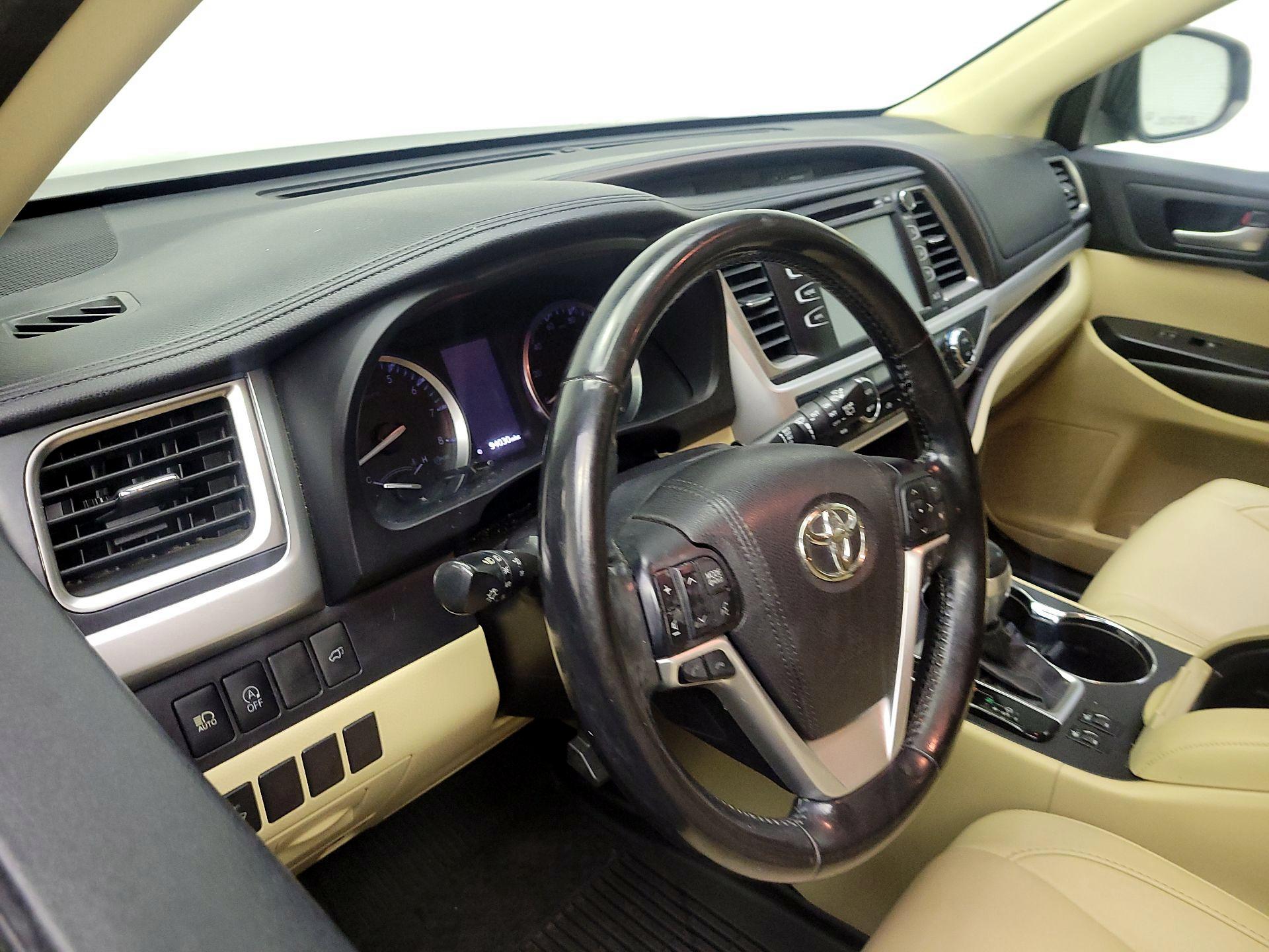 Thumbnail: 2017 Toyota Highlander - 9