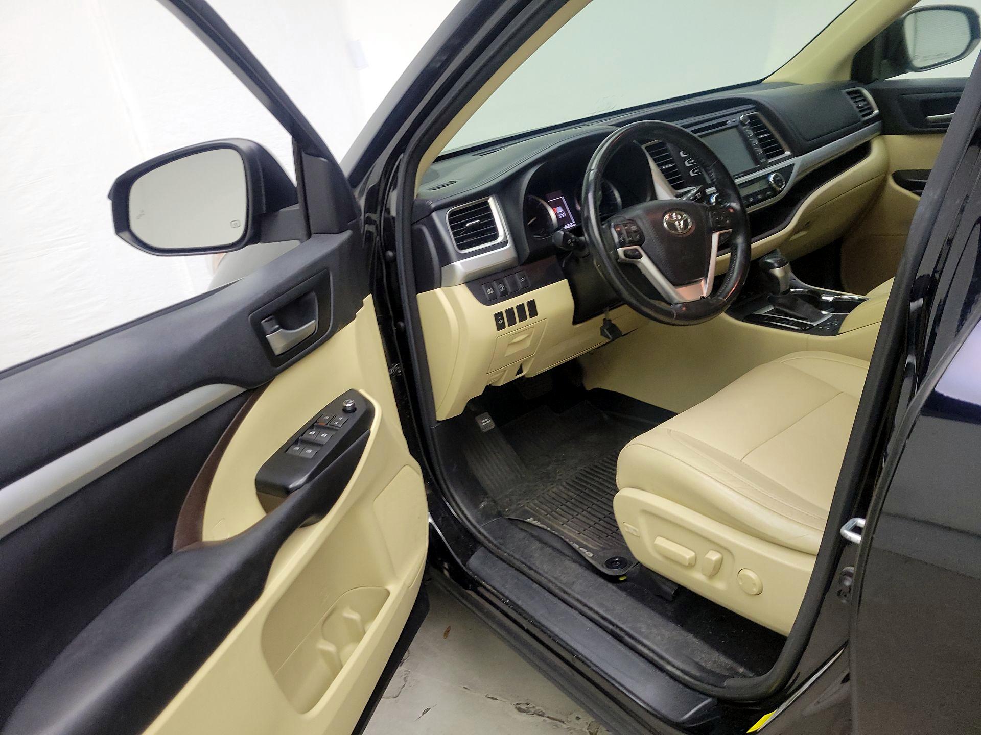 Thumbnail: 2017 Toyota Highlander - 11