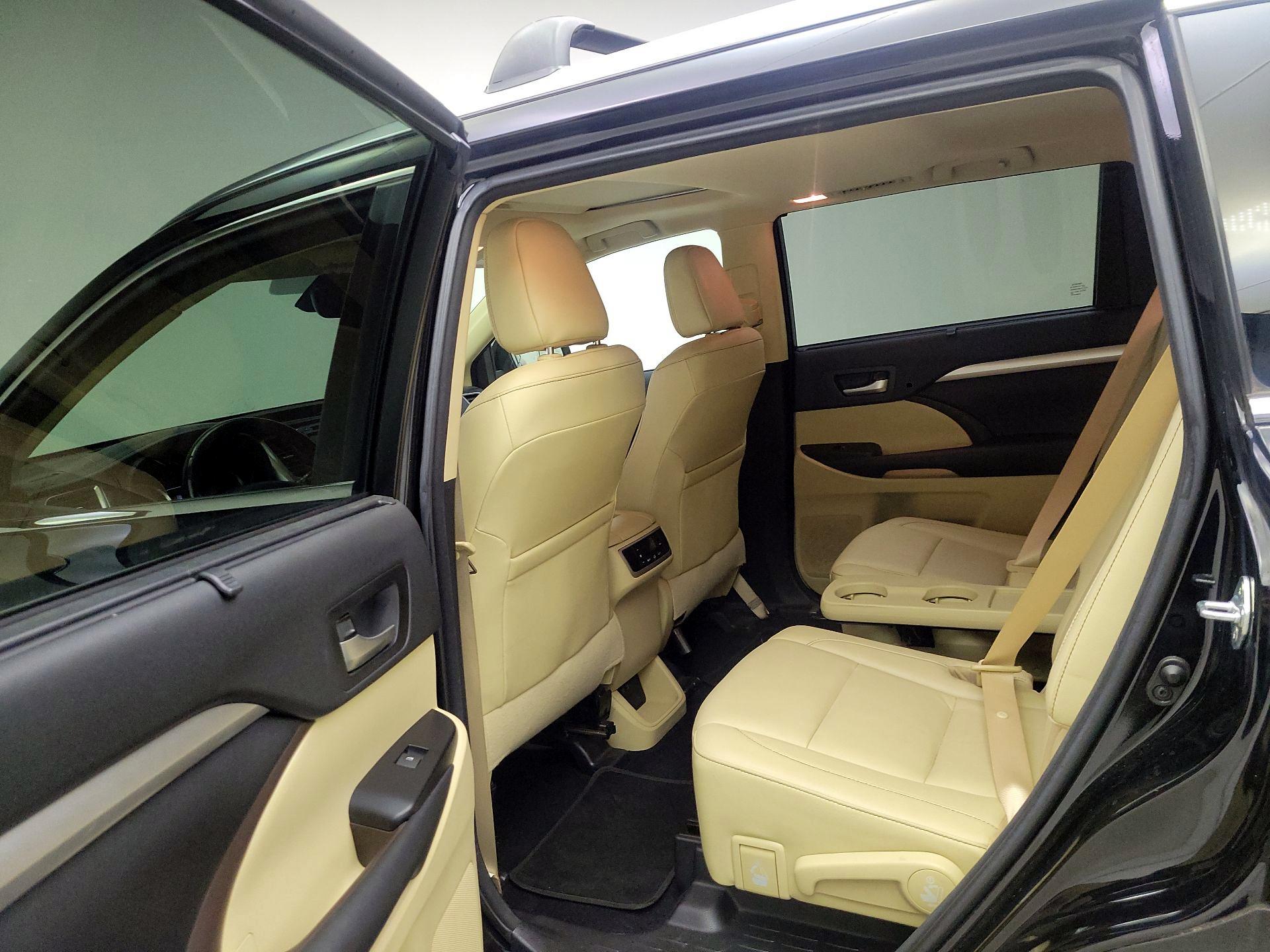 Thumbnail: 2017 Toyota Highlander - 19