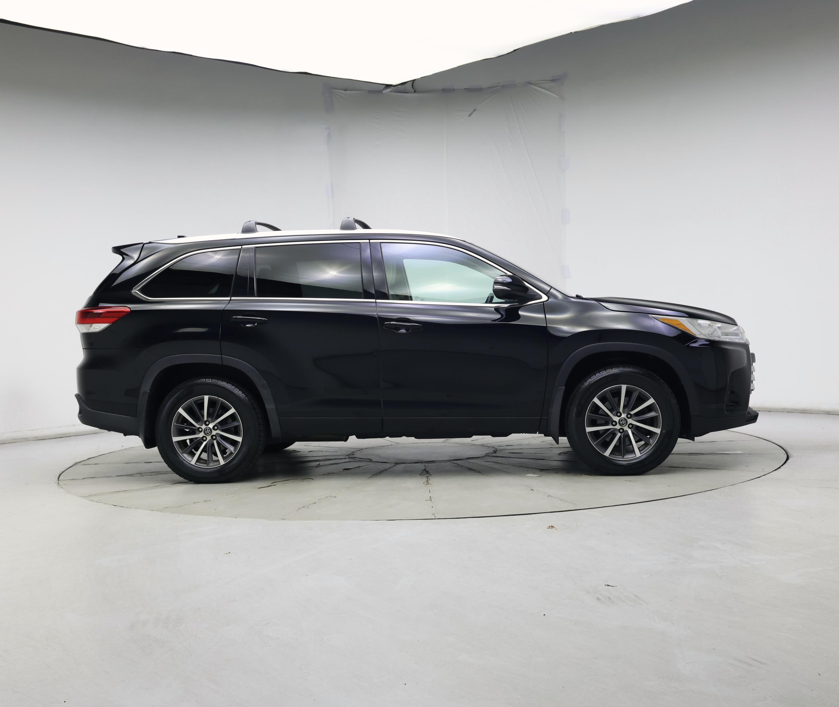 Thumbnail: 2017 Toyota Highlander - 7
