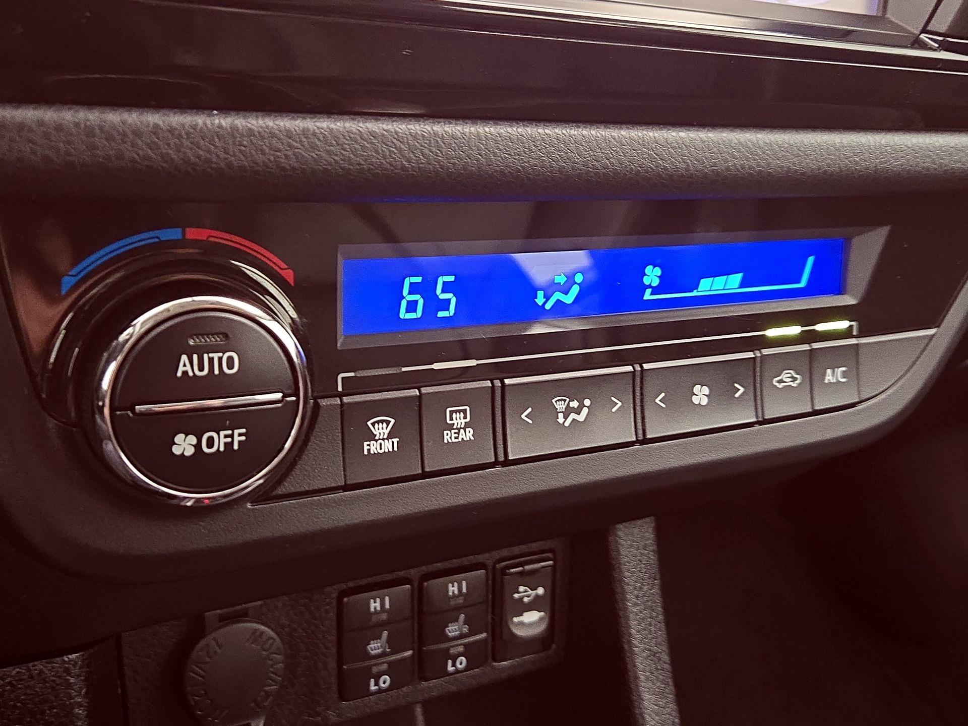 Thumbnail: 2014 Toyota Corolla - 16