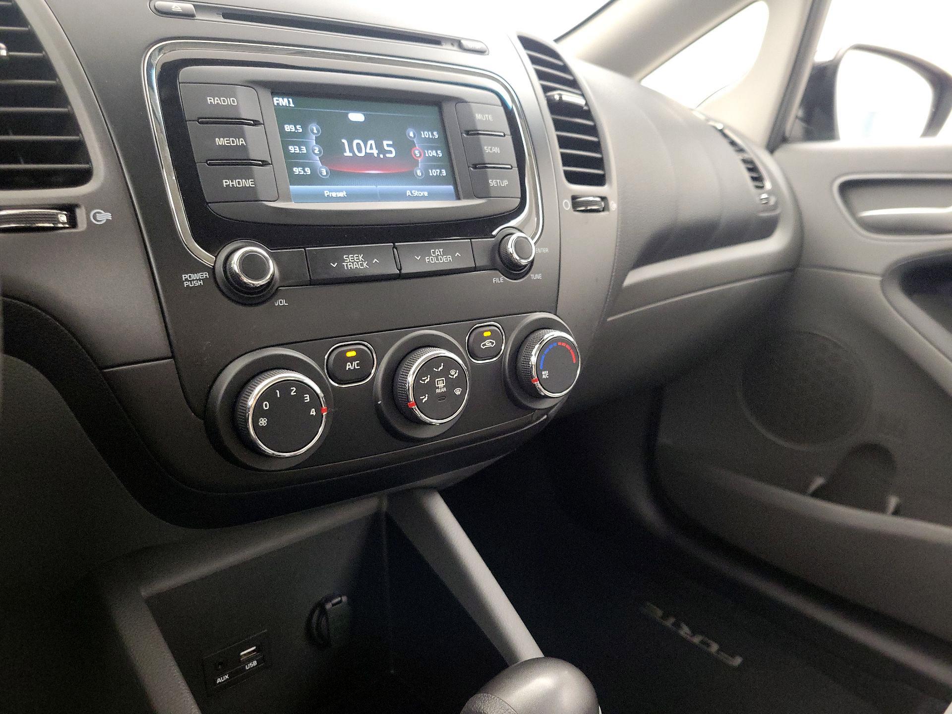 Thumbnail: 2018 Kia Forte - 16